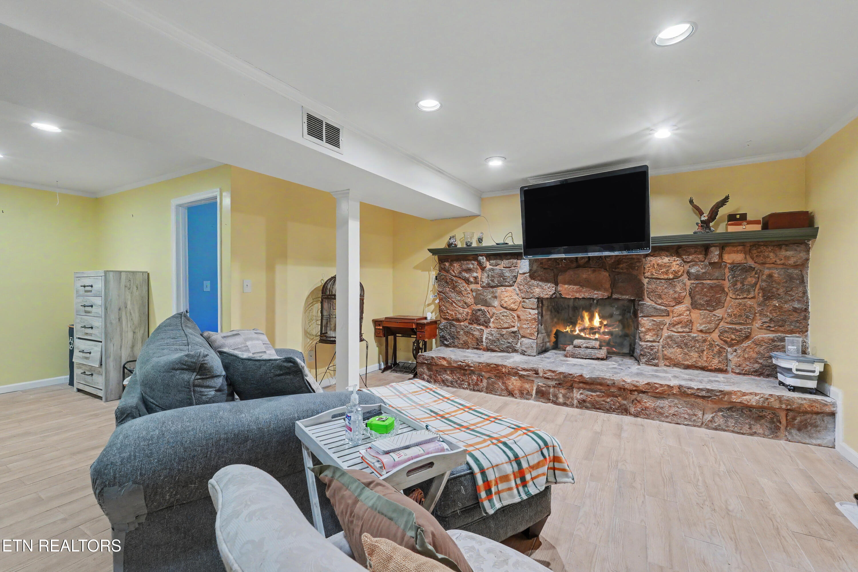 6909 Heatherbrook Drive