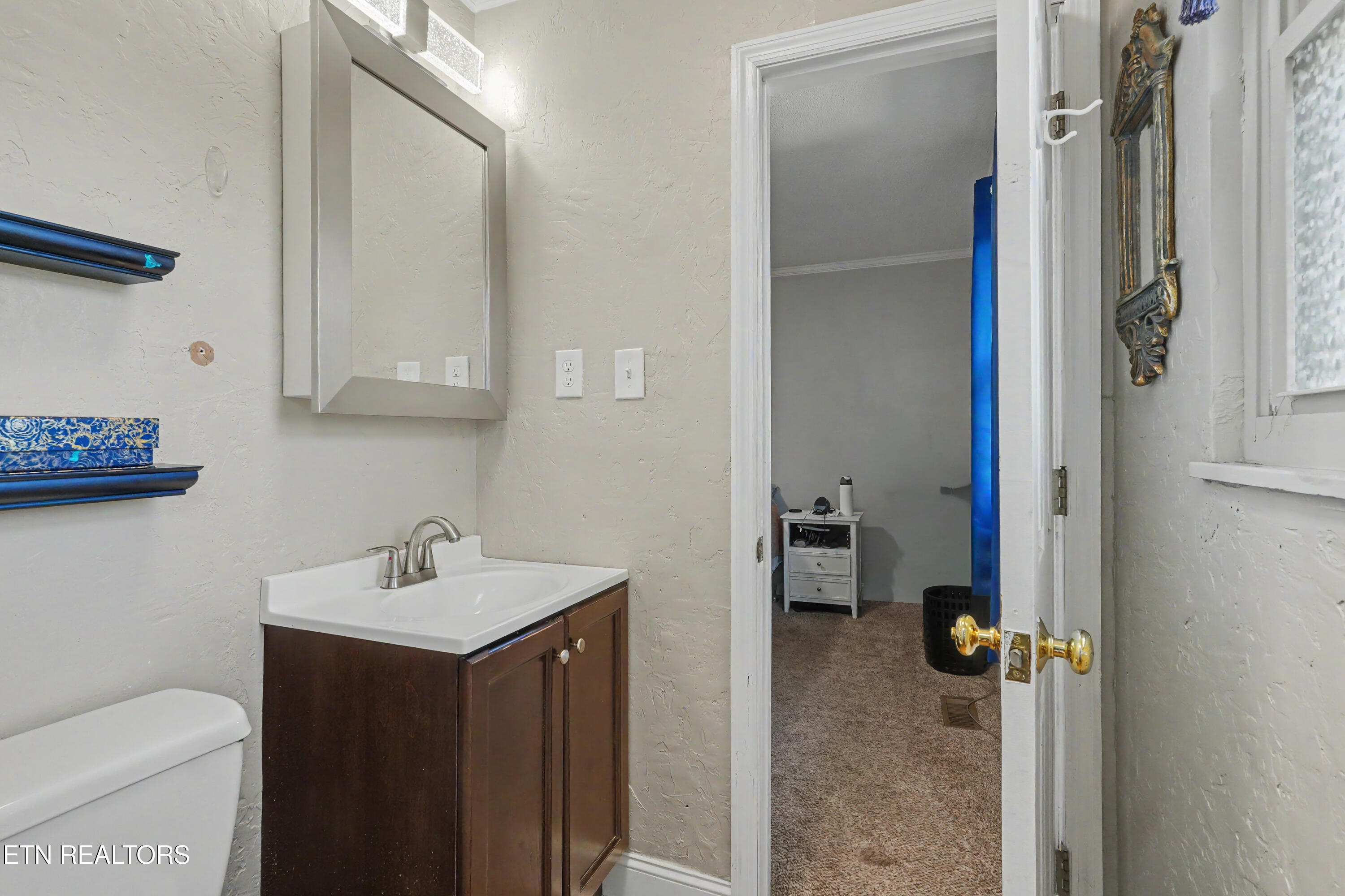 6909 Heatherbrook Drive