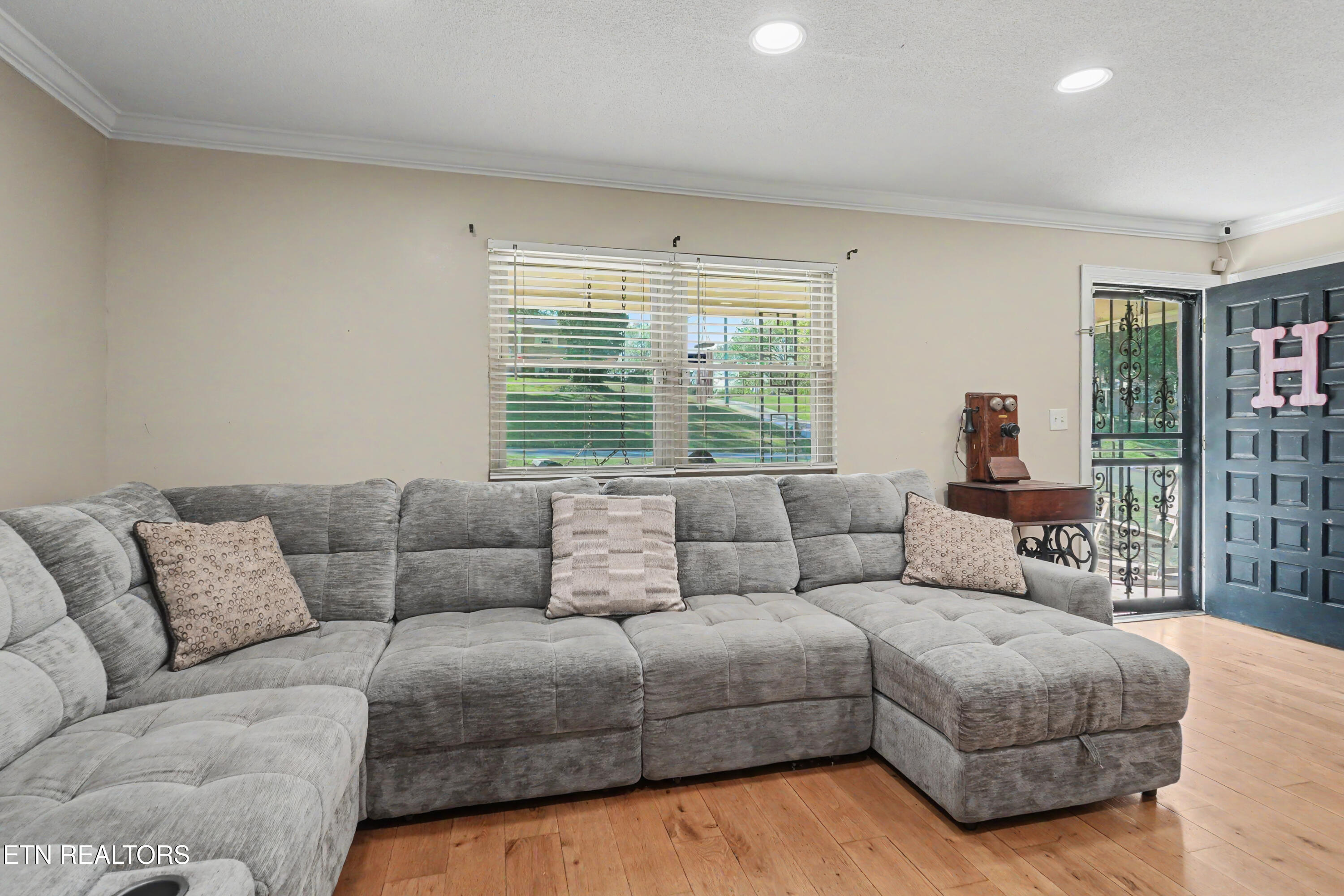 6909 Heatherbrook Drive