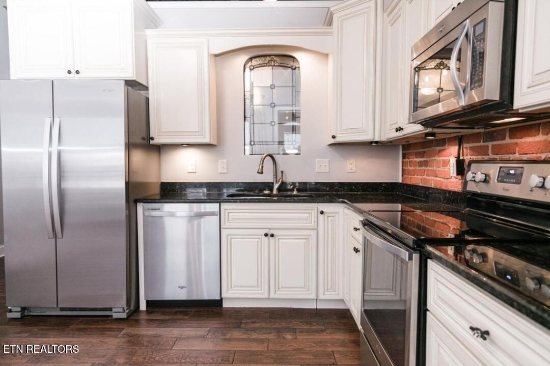 115 E Harper Ave