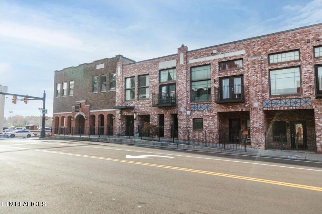115 E Harper Ave