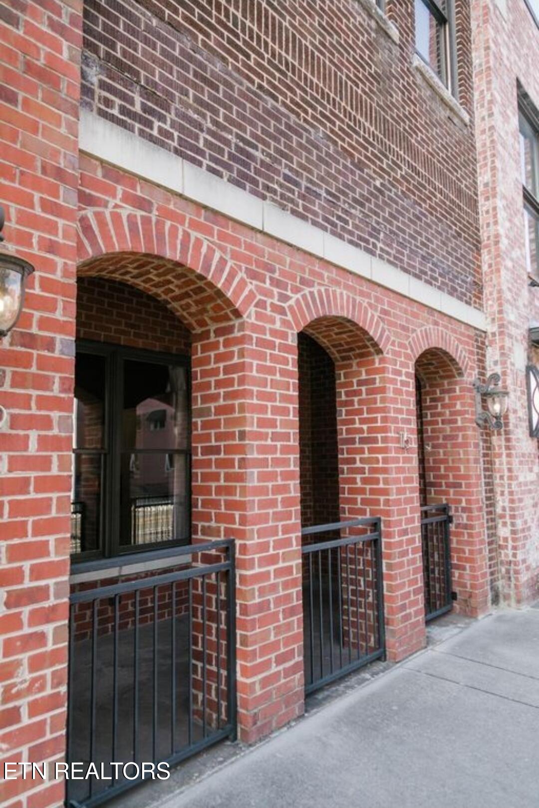 115 E Harper Ave