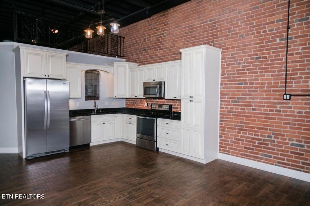 115 E Harper Ave