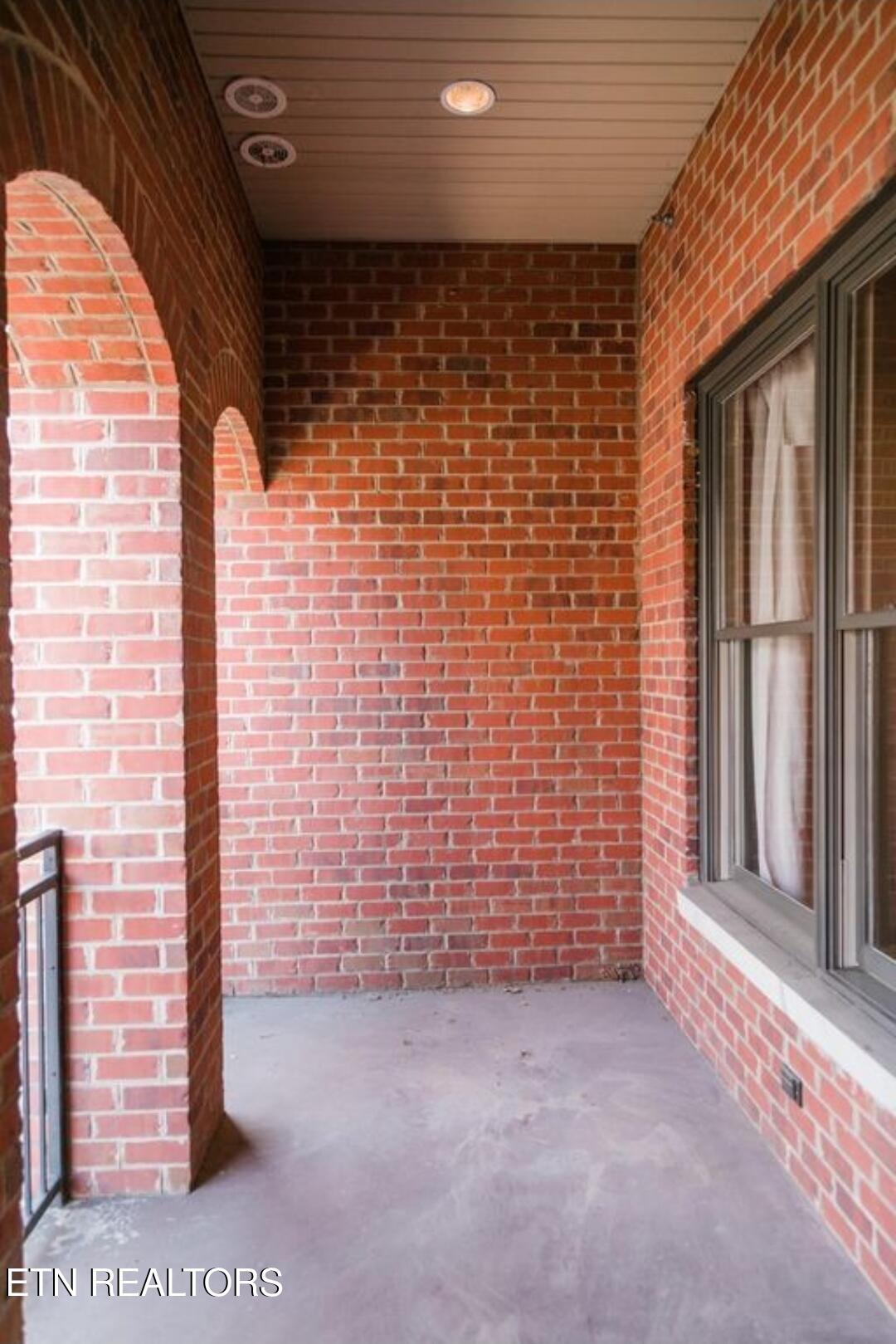 115 E Harper Ave