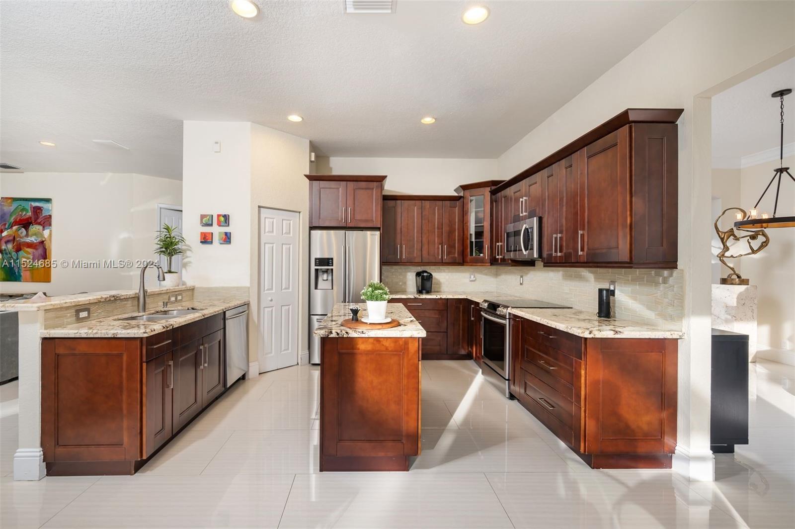 1646 Victoria Pointe Ln