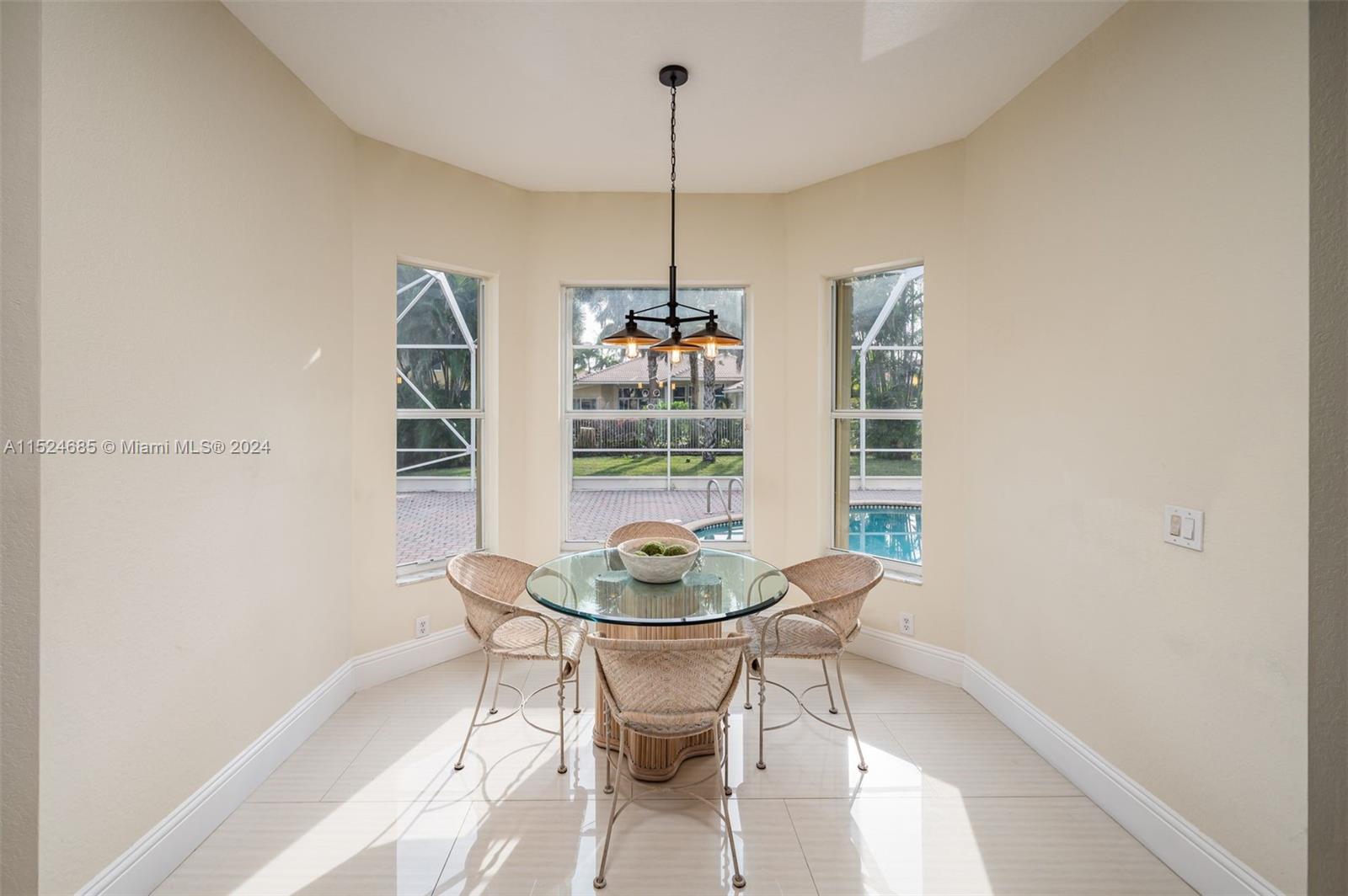 1646 Victoria Pointe Ln