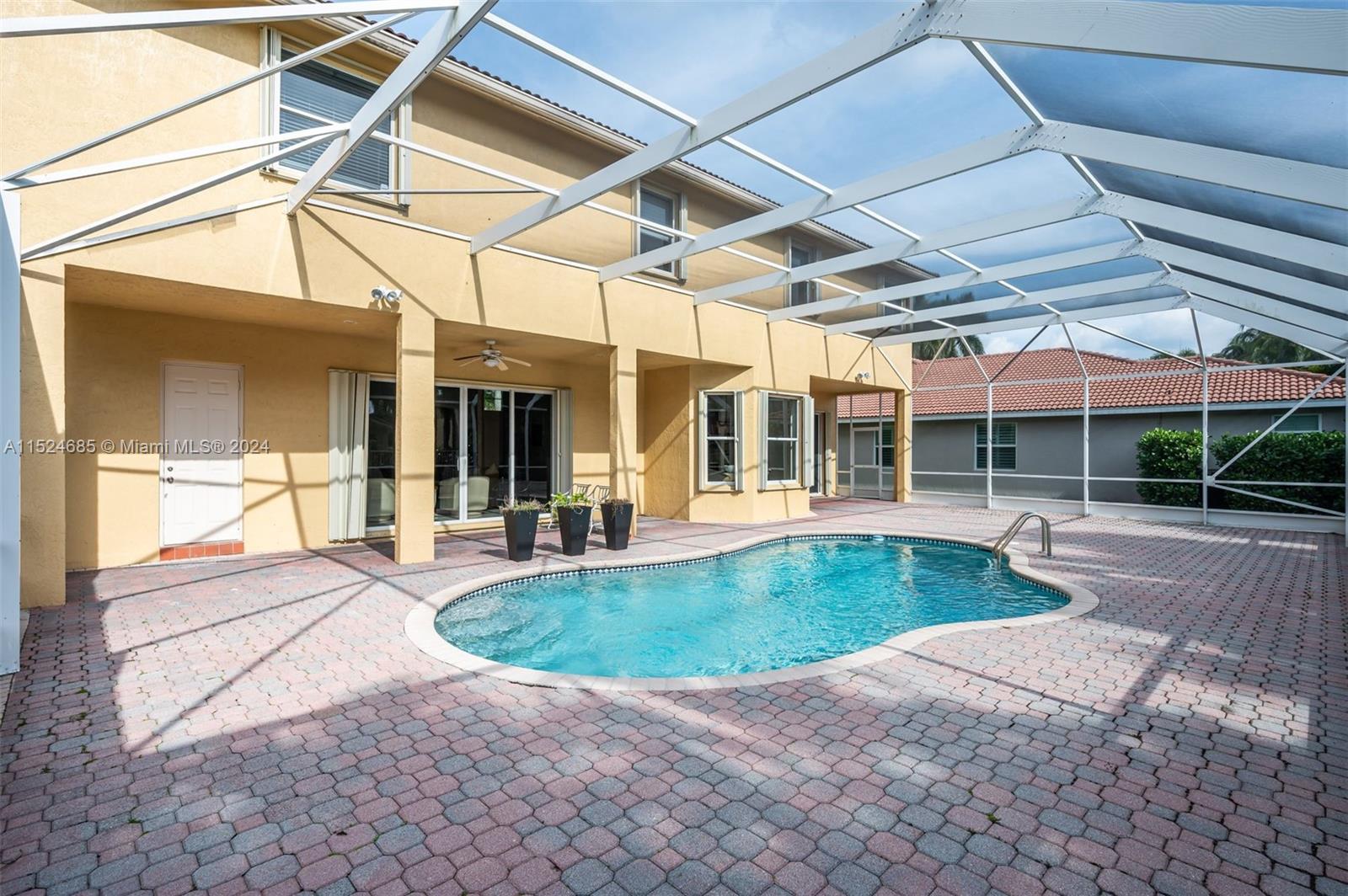 1646 Victoria Pointe Ln