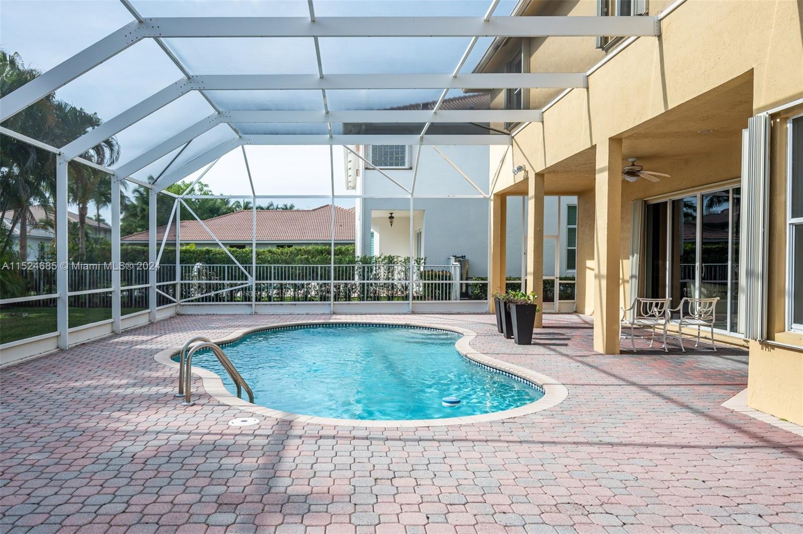 1646 Victoria Pointe Ln