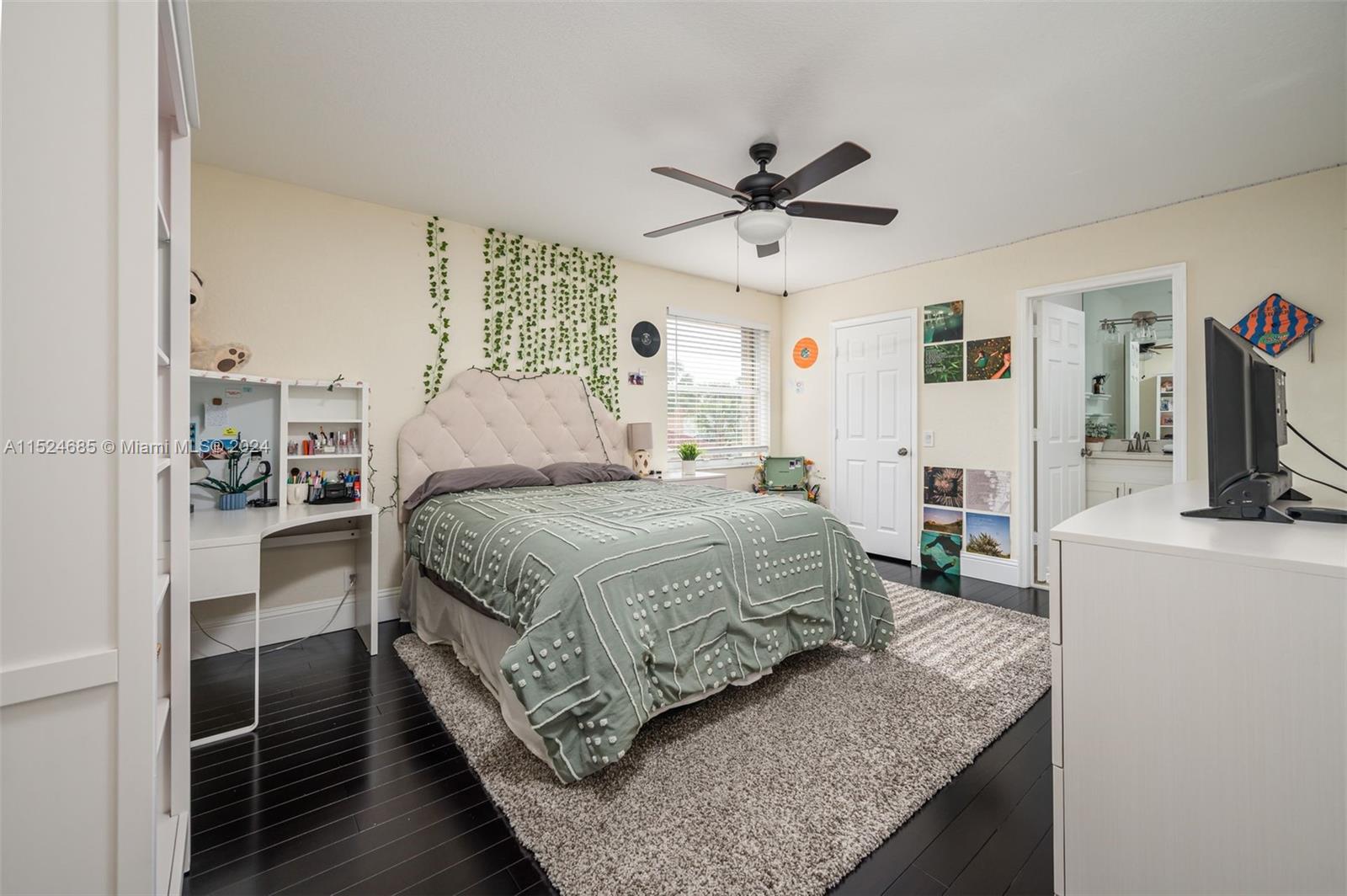 1646 Victoria Pointe Ln