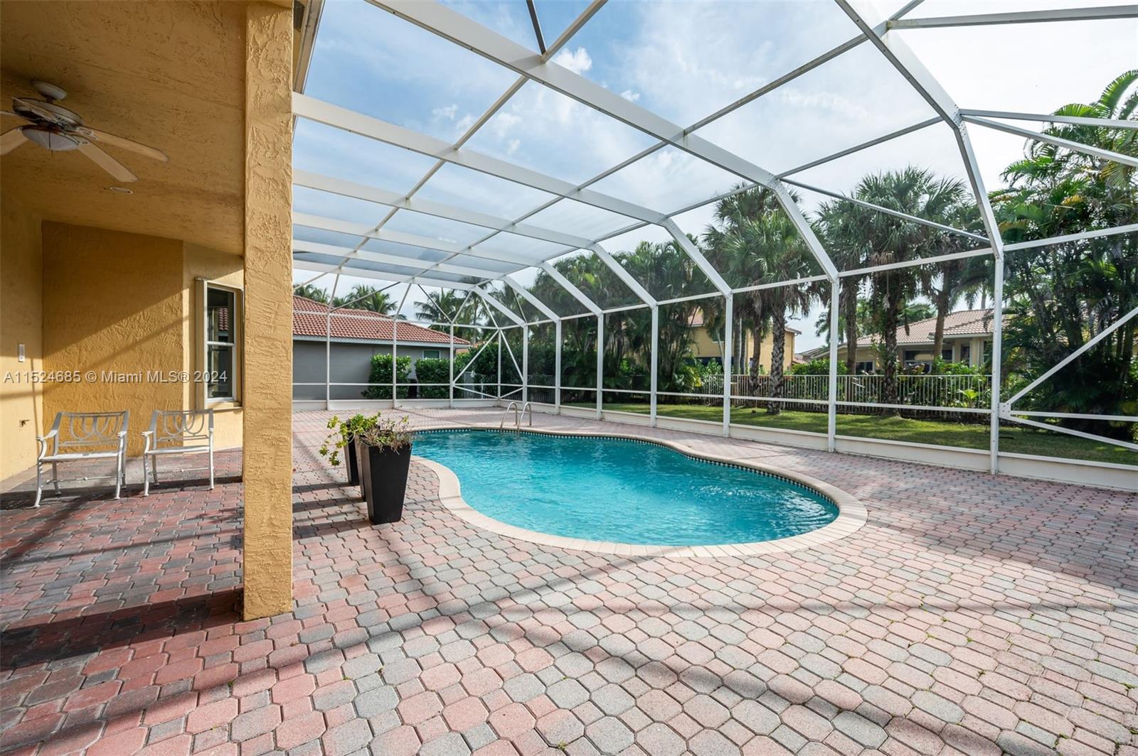 1646 Victoria Pointe Ln