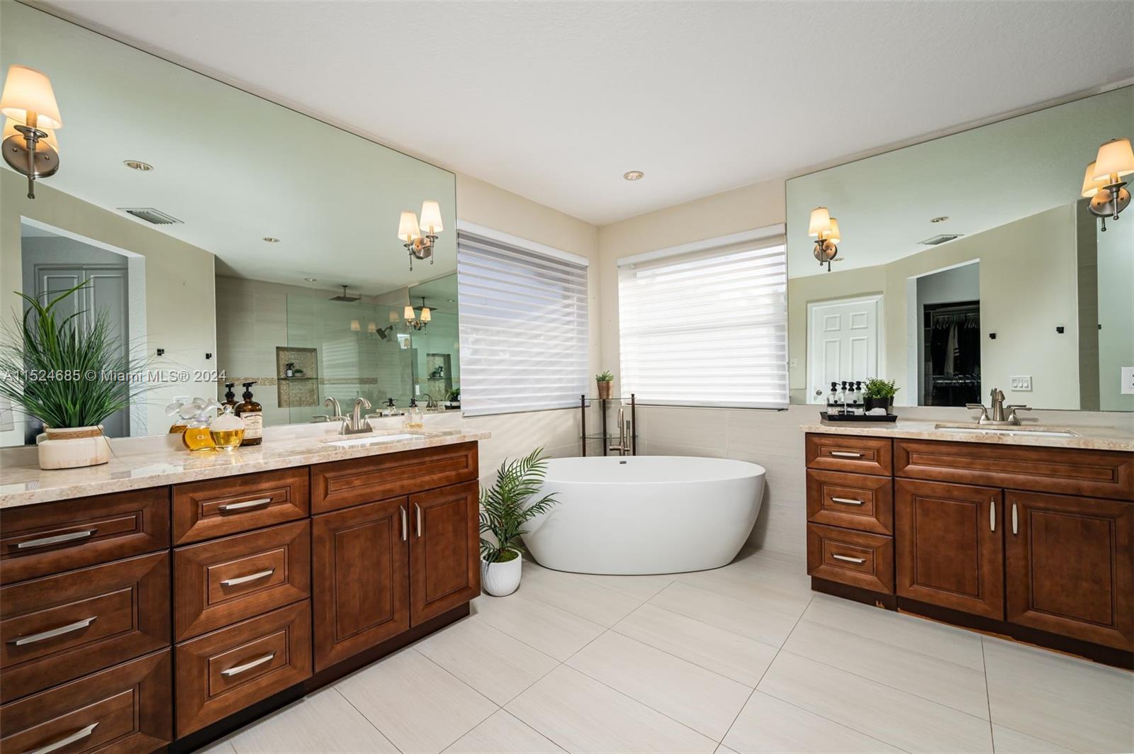 1646 Victoria Pointe Ln