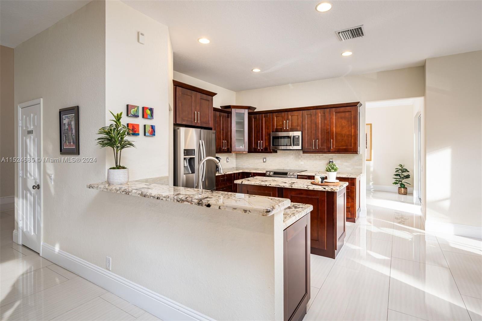 1646 Victoria Pointe Ln