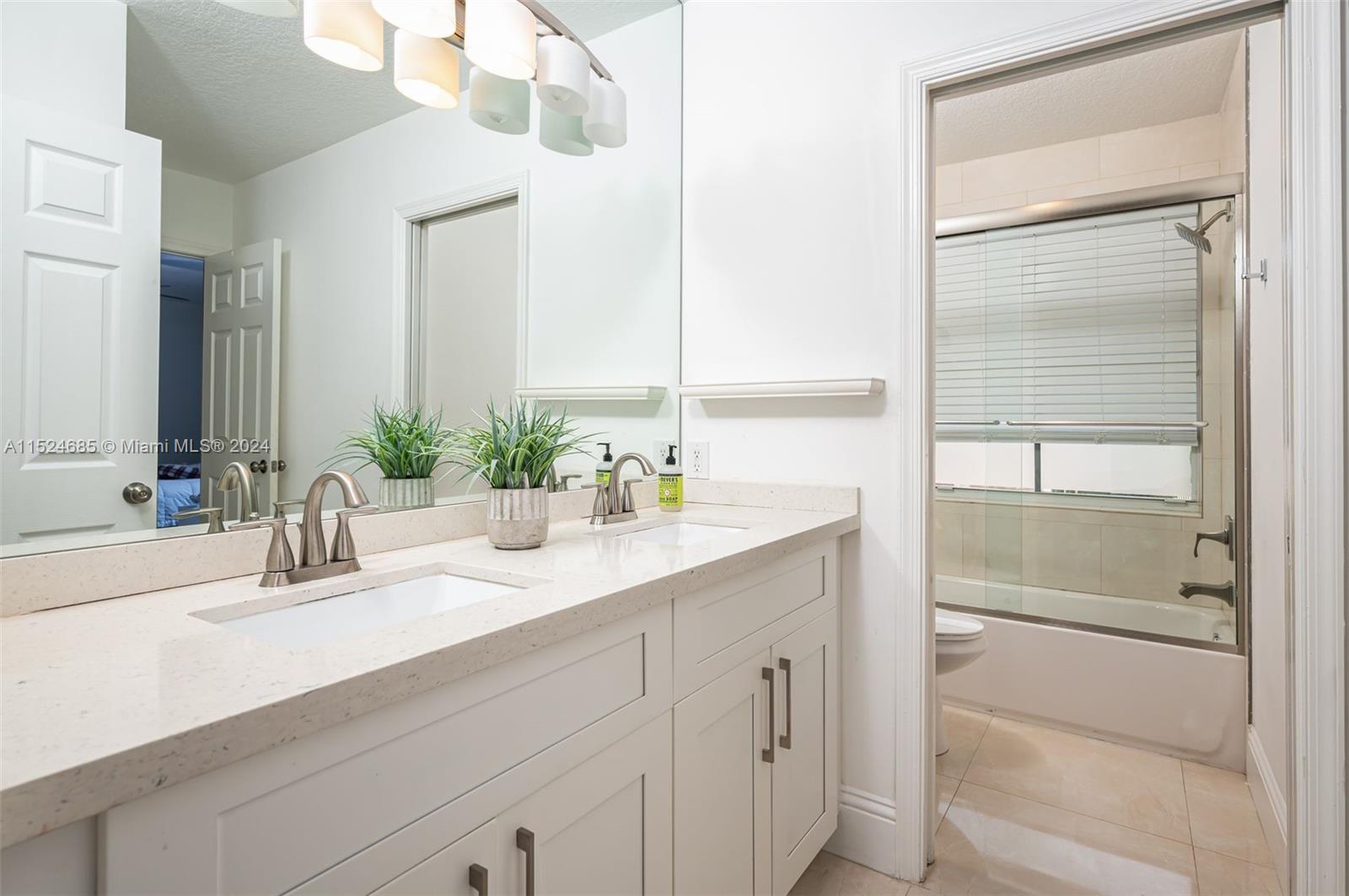 1646 Victoria Pointe Ln