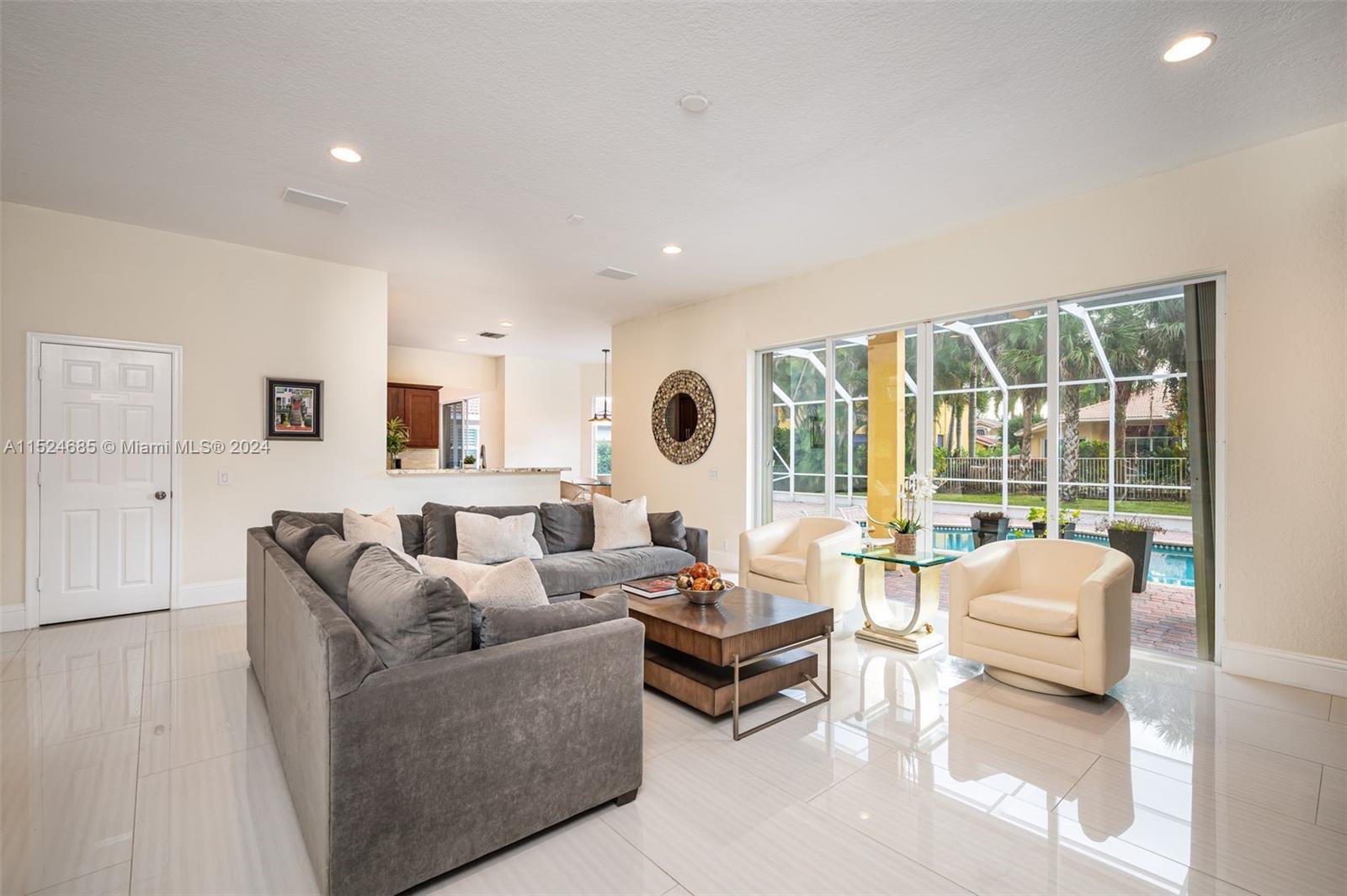 1646 Victoria Pointe Ln