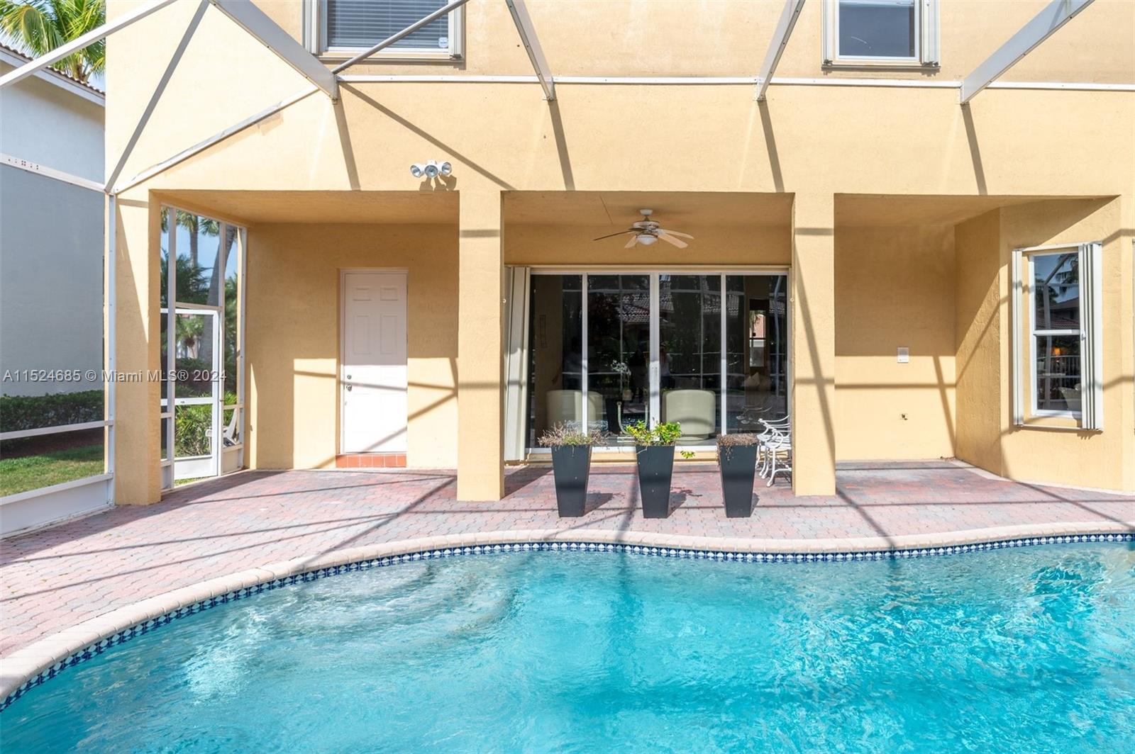 1646 Victoria Pointe Ln