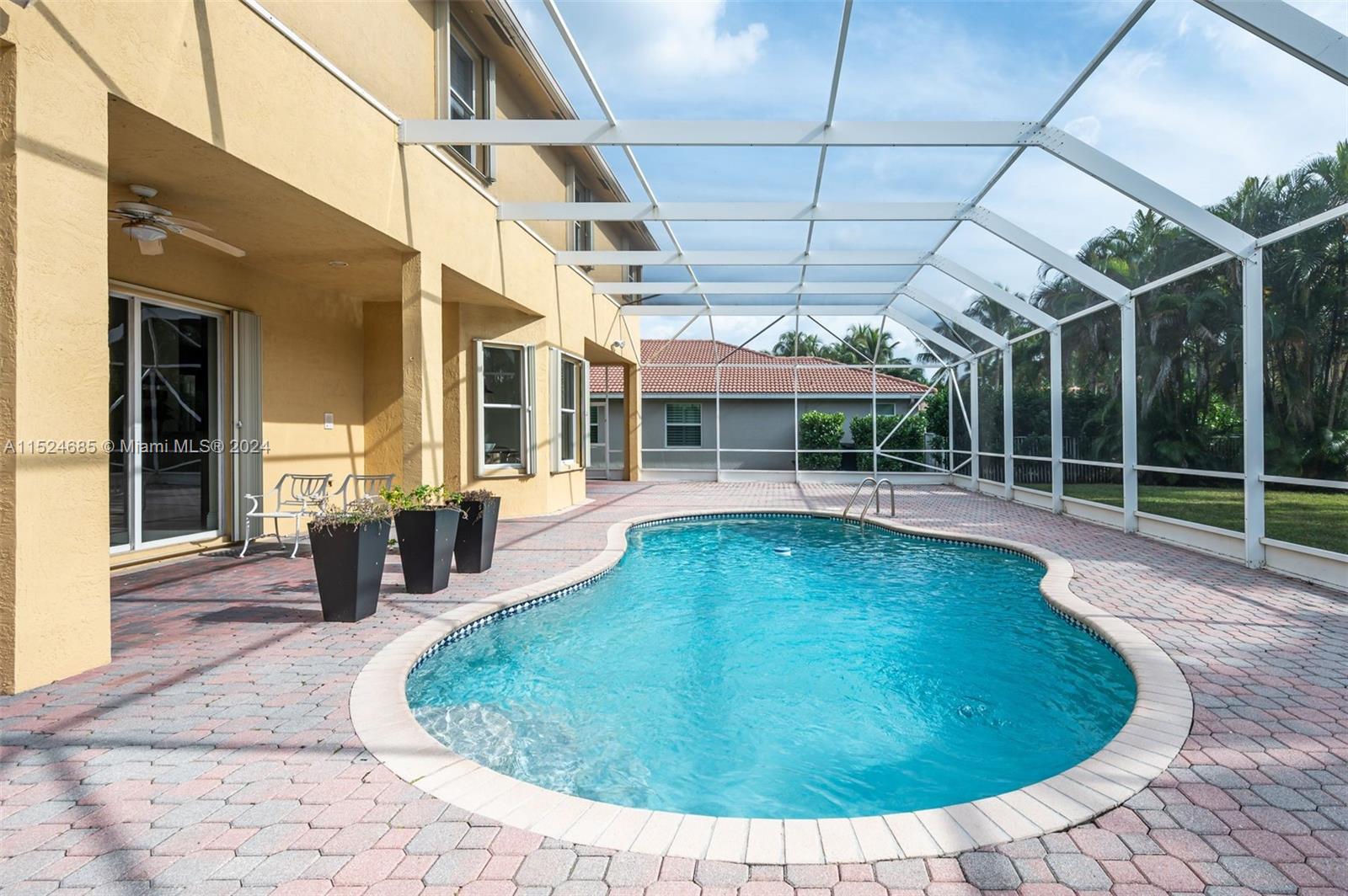 1646 Victoria Pointe Ln