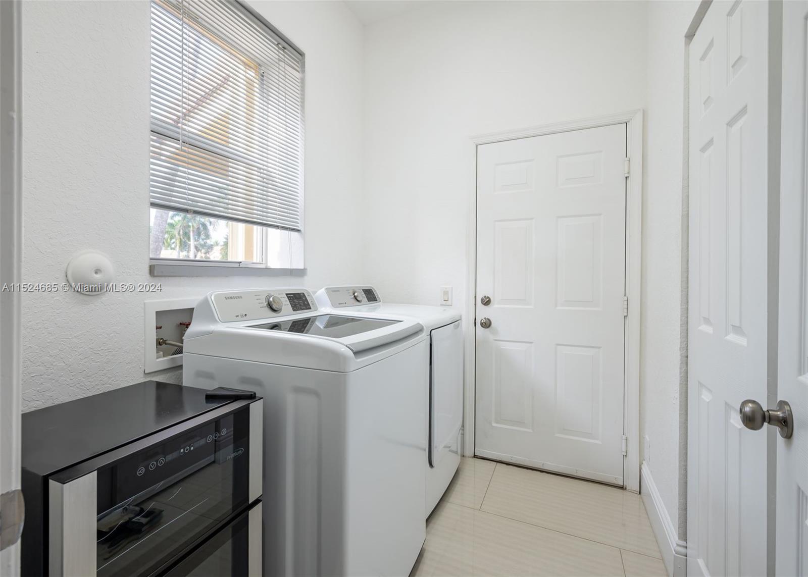 1646 Victoria Pointe Ln