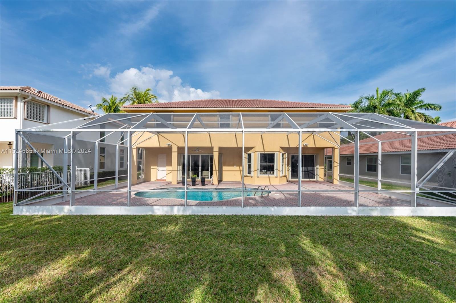 1646 Victoria Pointe Ln