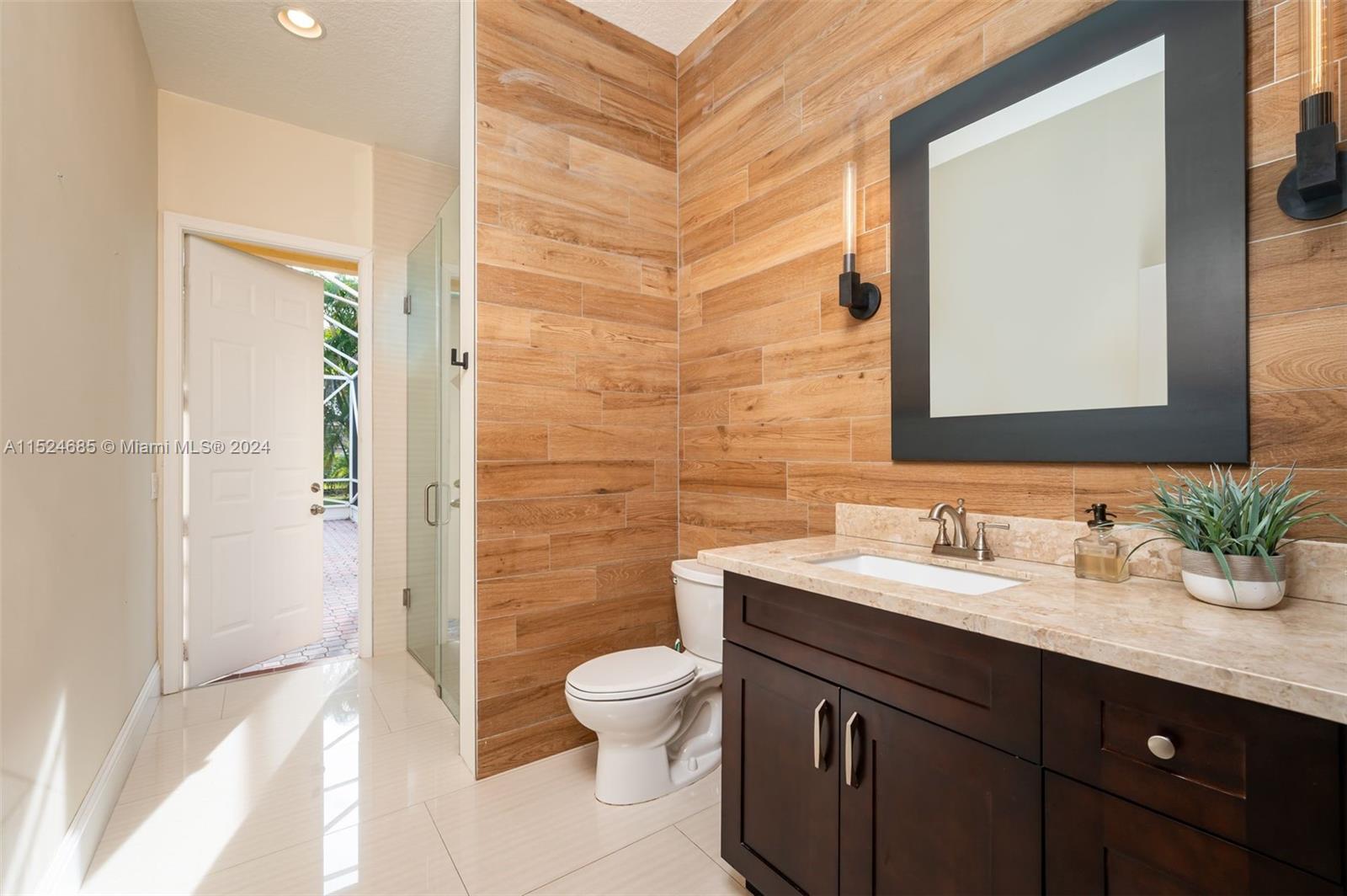 1646 Victoria Pointe Ln