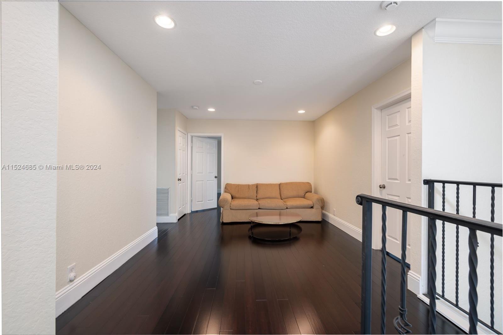 1646 Victoria Pointe Ln