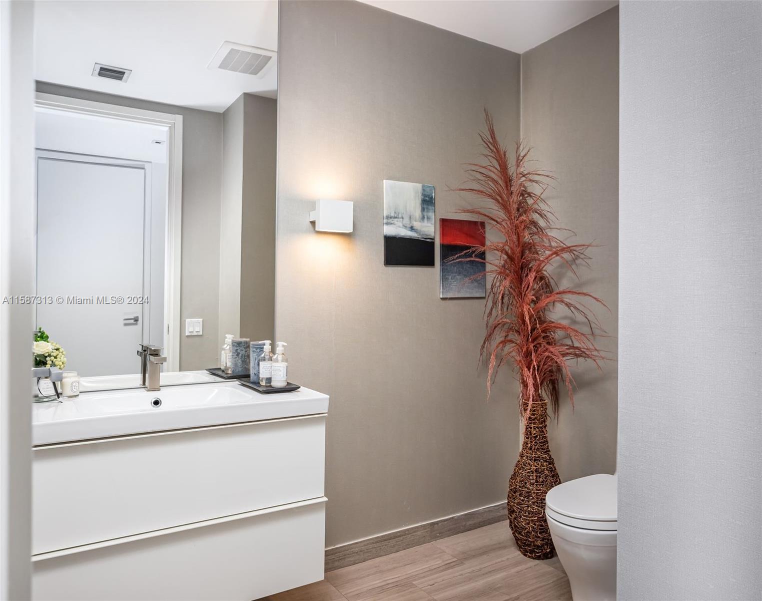 1300 Brickell Bay Dr # 4201