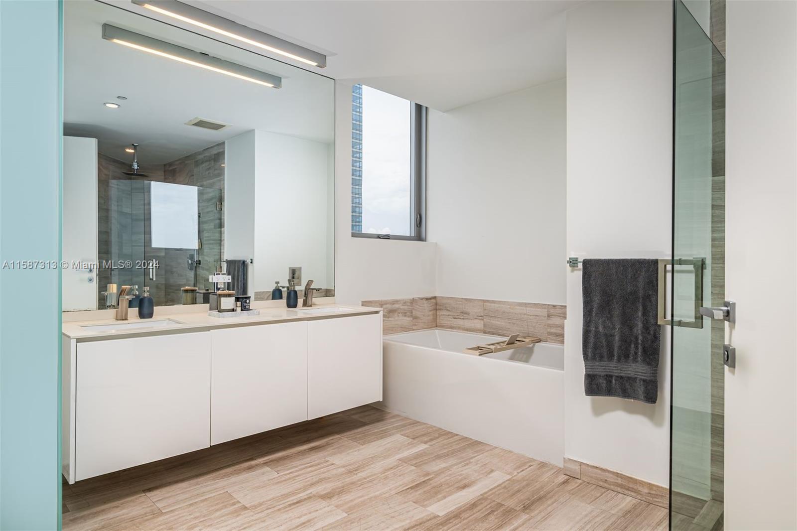 1300 Brickell Bay Dr # 4201