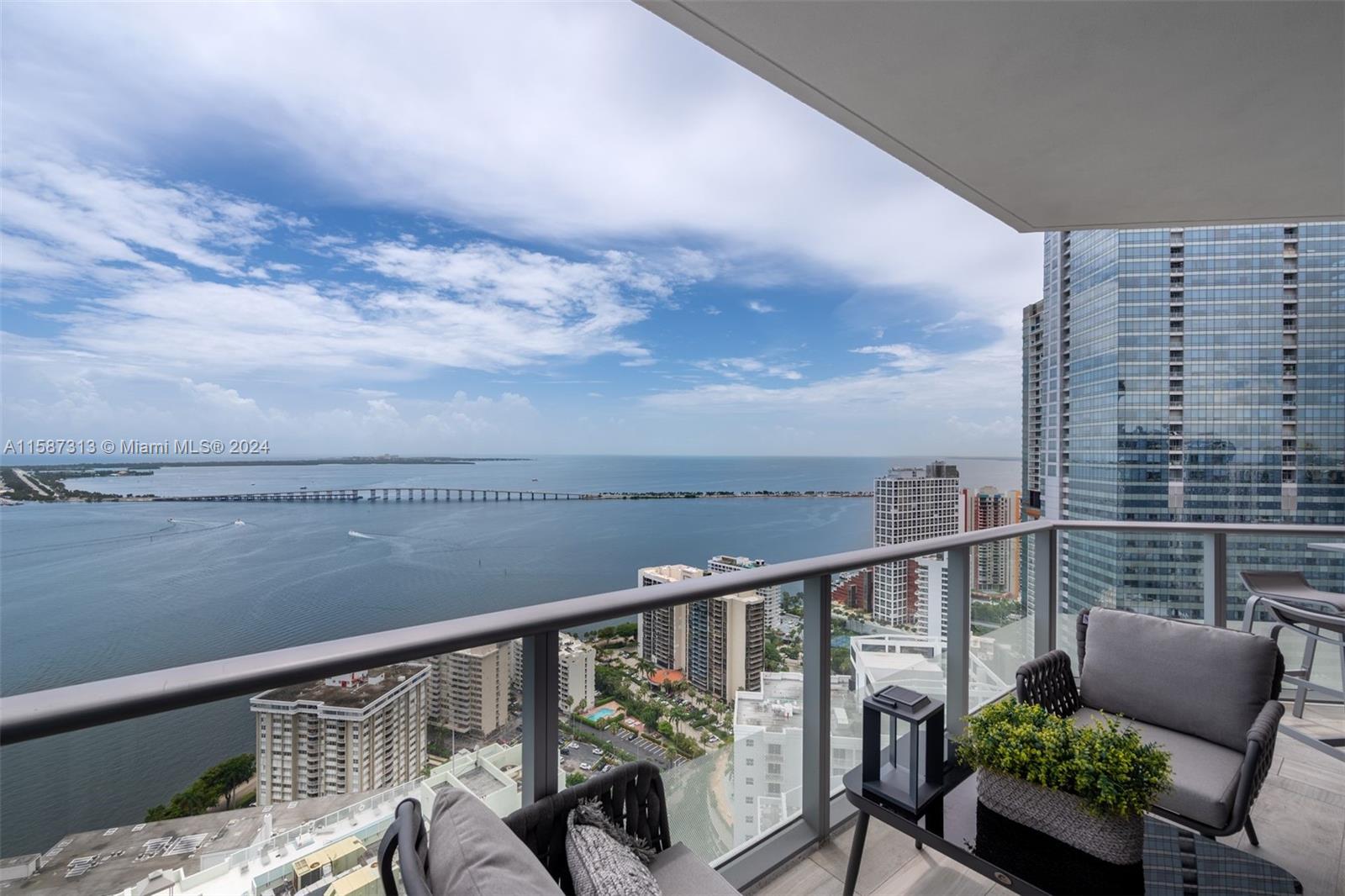 1300 Brickell Bay Dr # 4201