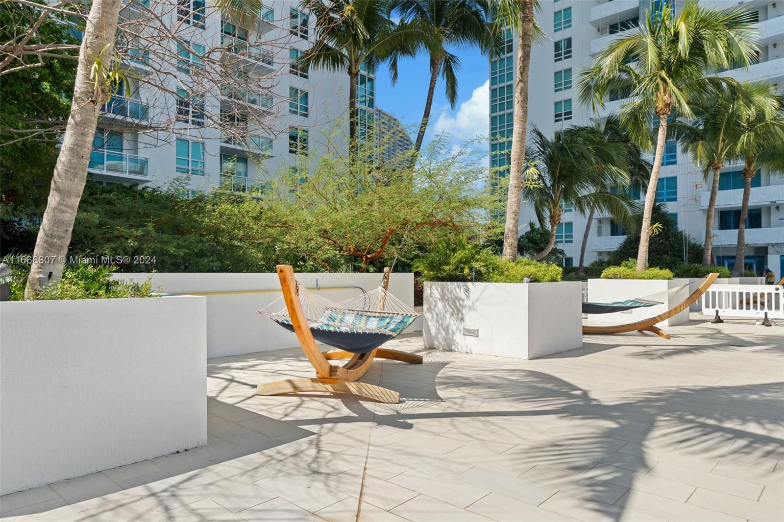 951 Brickell Ave # 4002