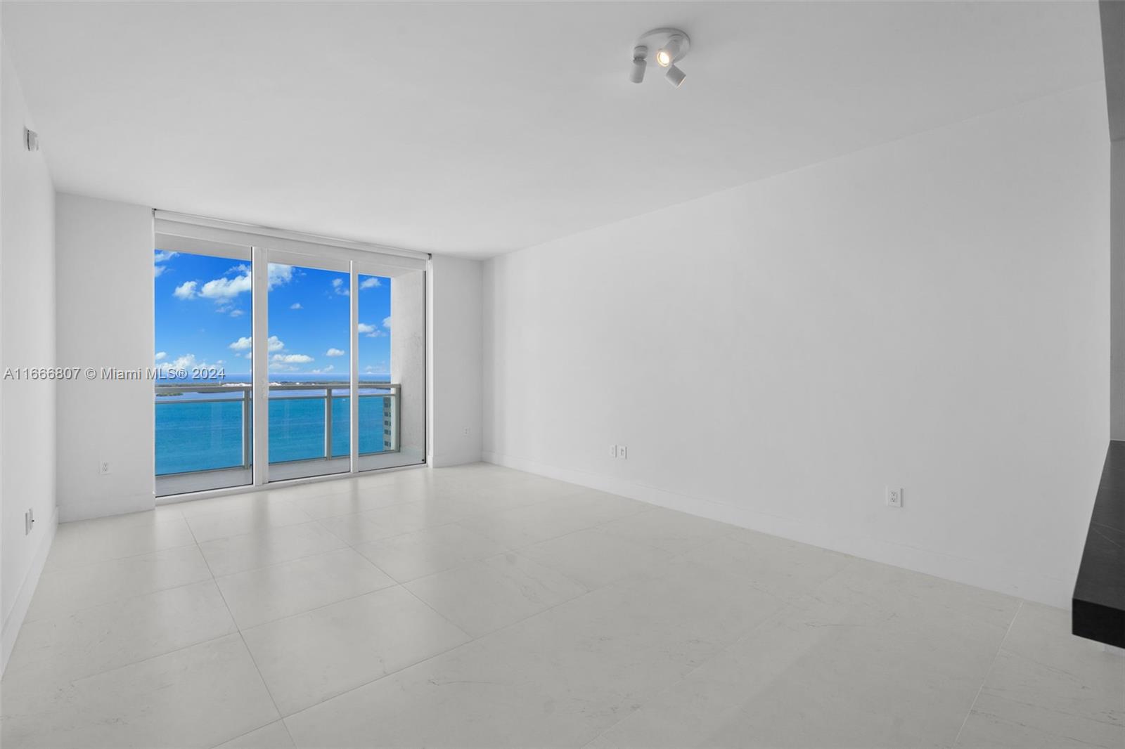 951 Brickell Ave # 4002