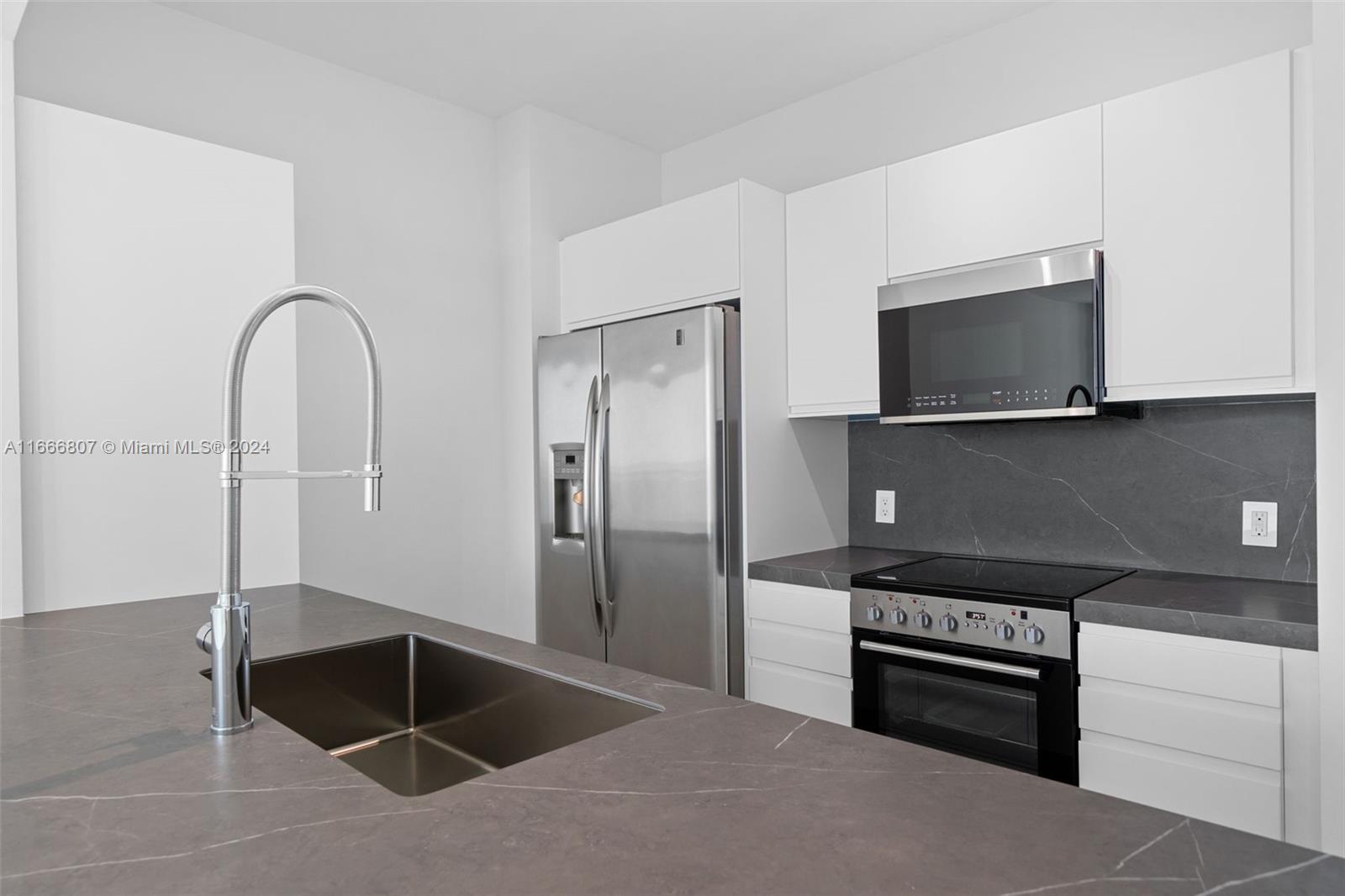 951 Brickell Ave # 4002