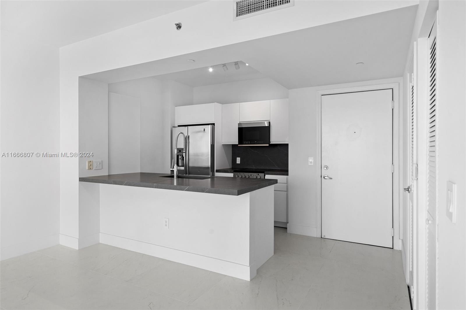 951 Brickell Ave # 4002