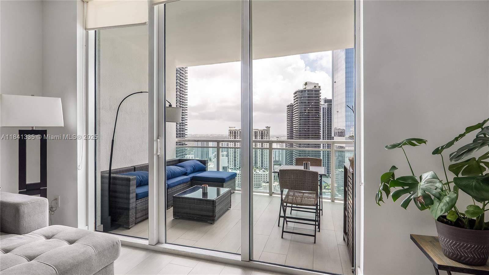 950 Brickell Bay Dr # 3500