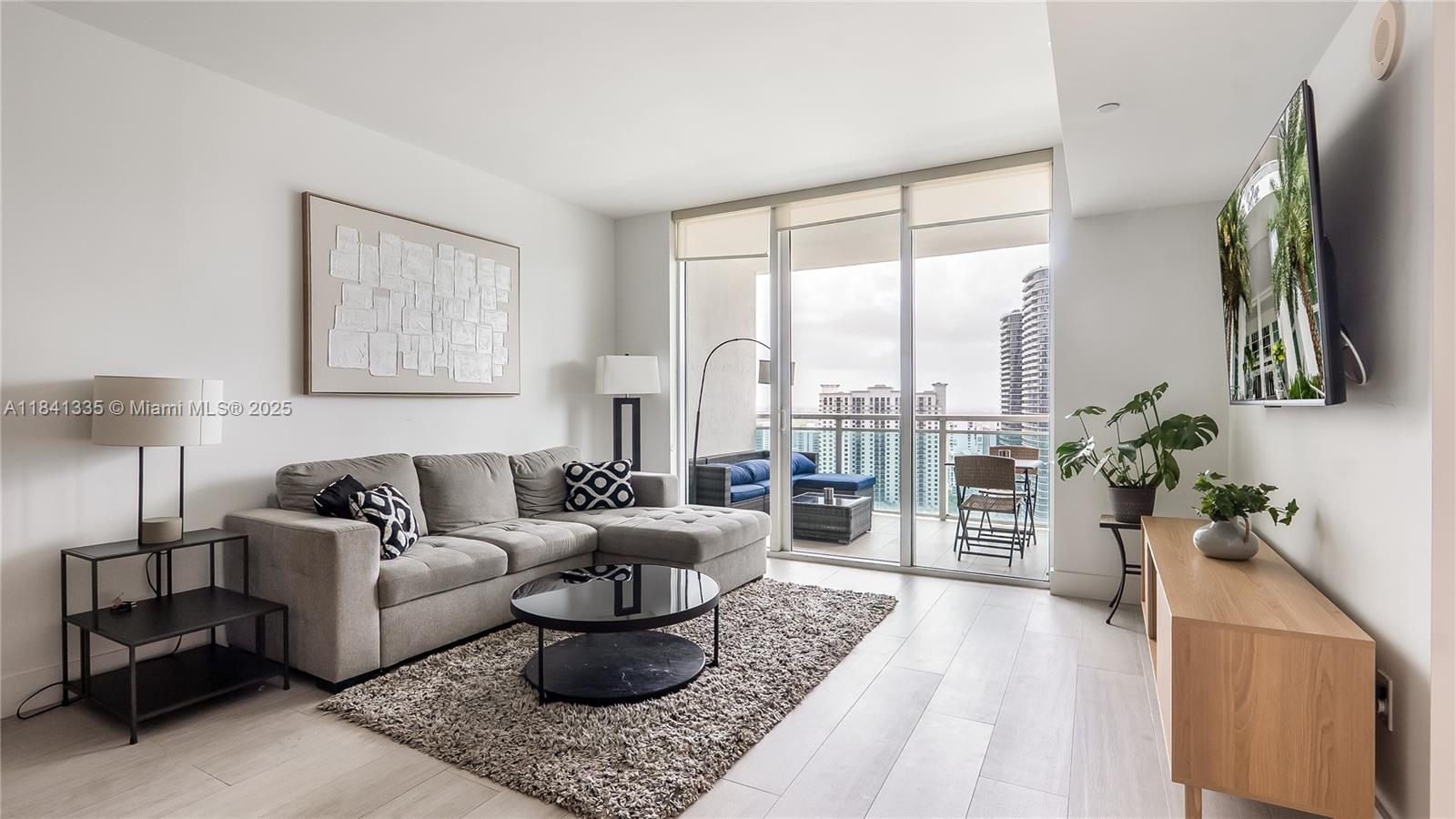 950 Brickell Bay Dr # 3500