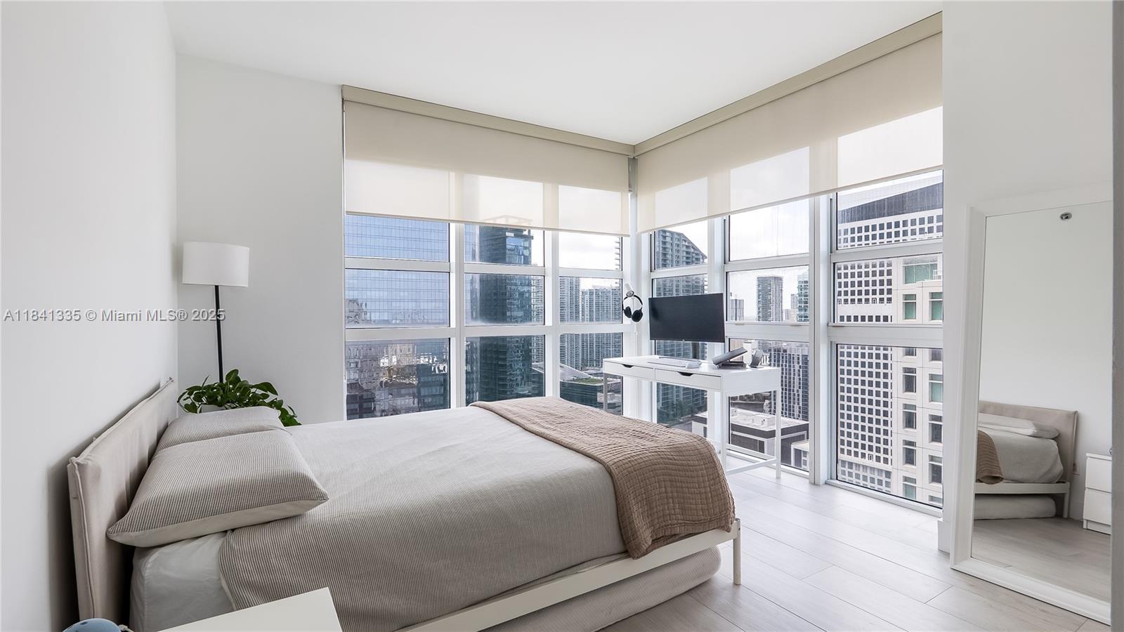 950 Brickell Bay Dr # 3500