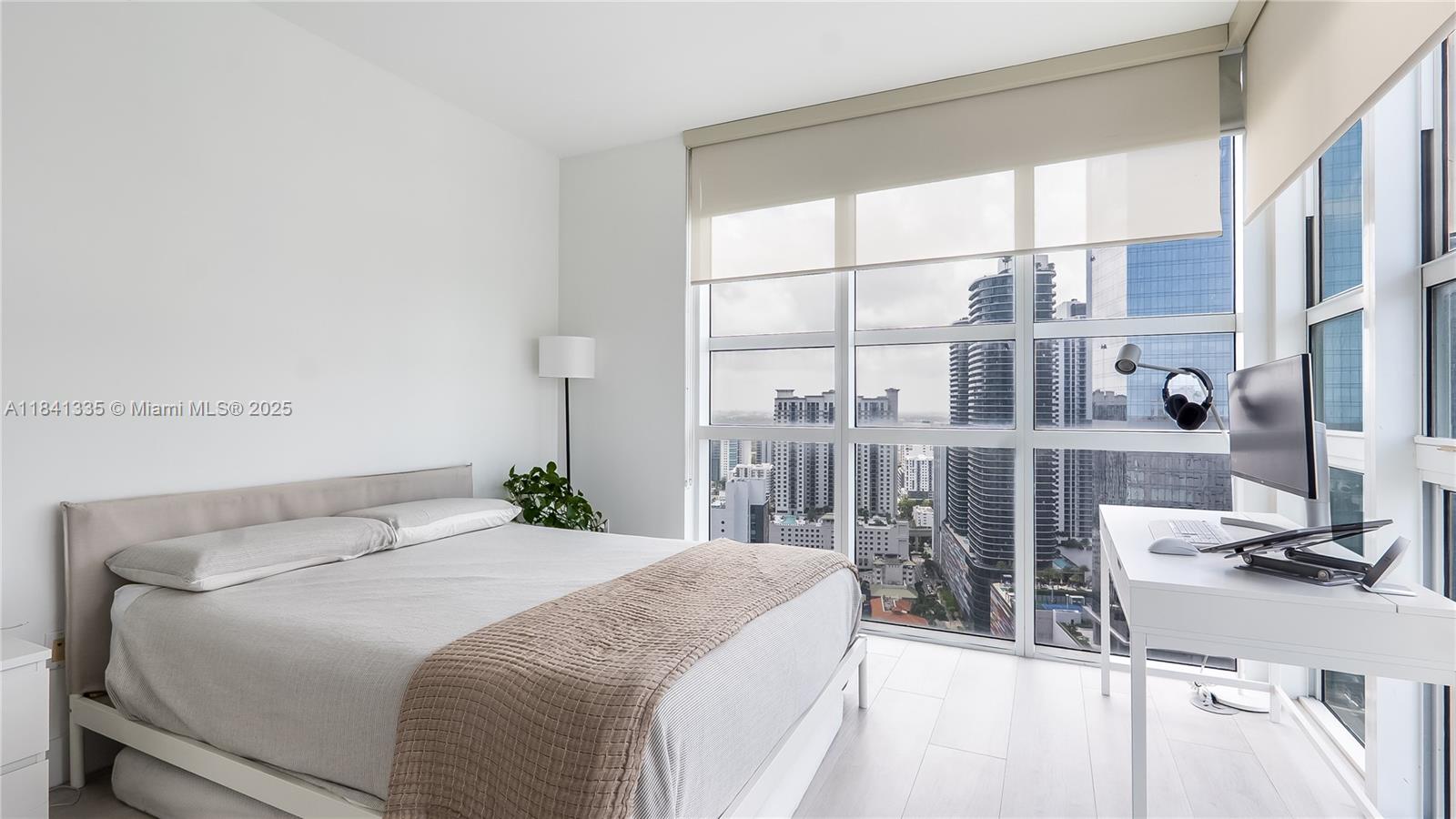 950 Brickell Bay Dr # 3500