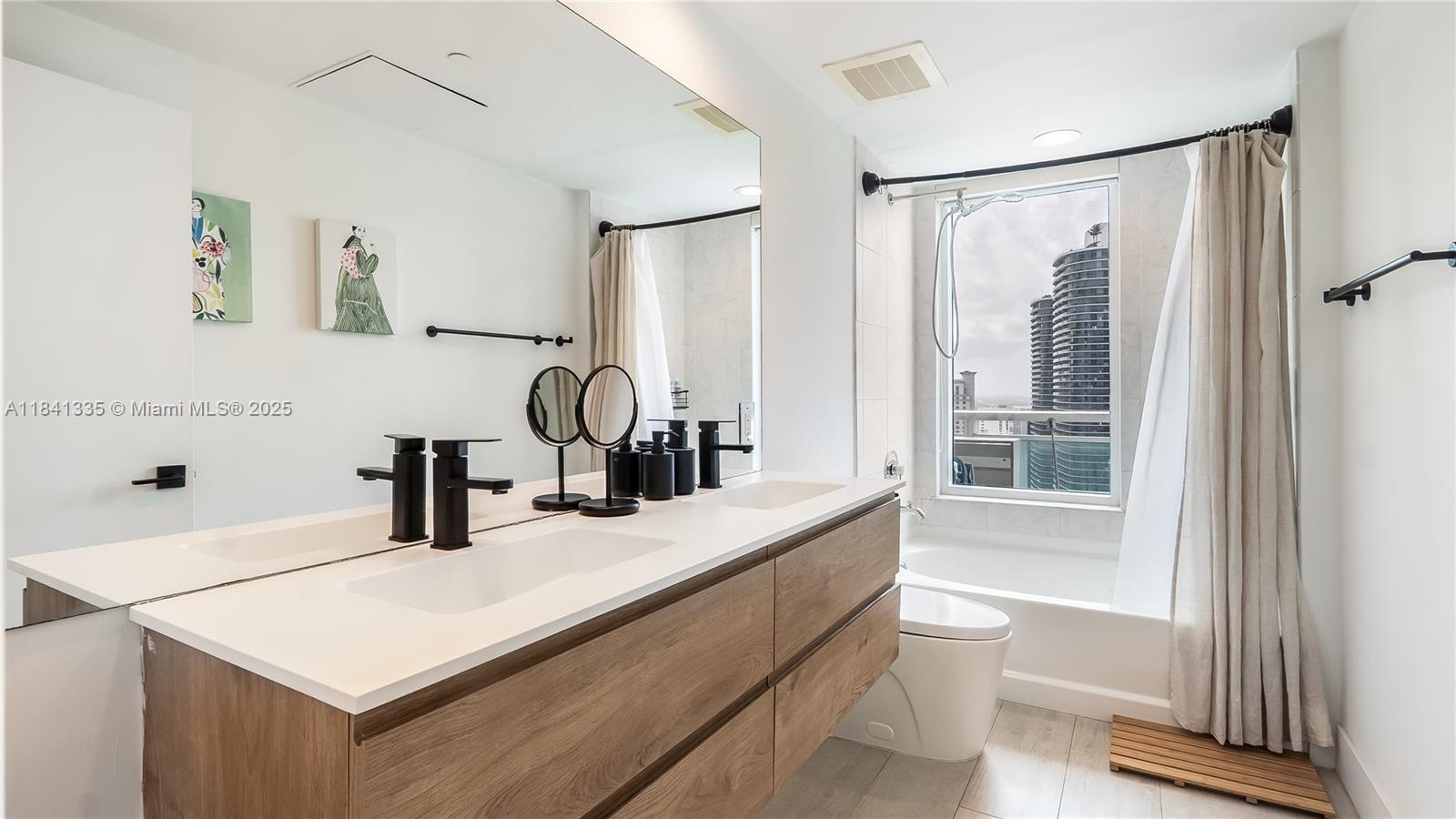 950 Brickell Bay Dr # 3500