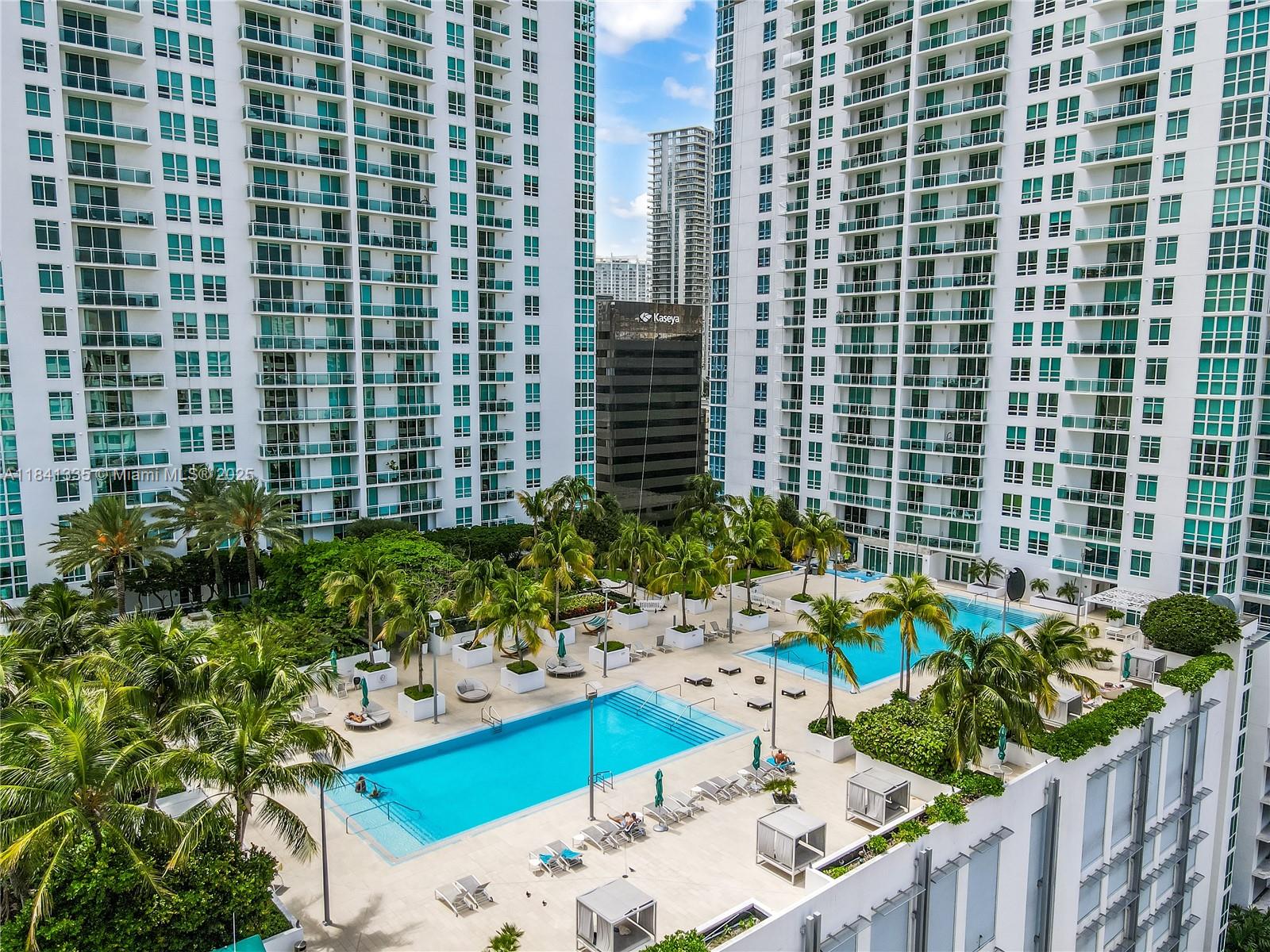 950 Brickell Bay Dr # 3500