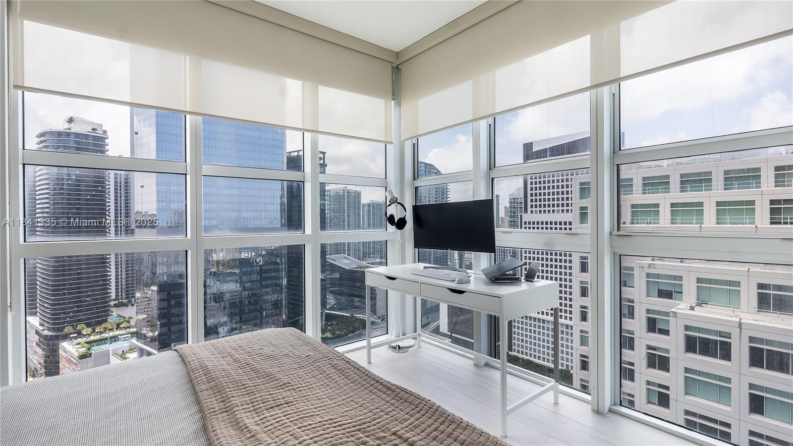 950 Brickell Bay Dr # 3500