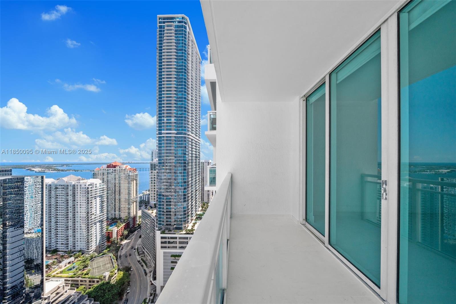 951 Brickell Ave # 4002