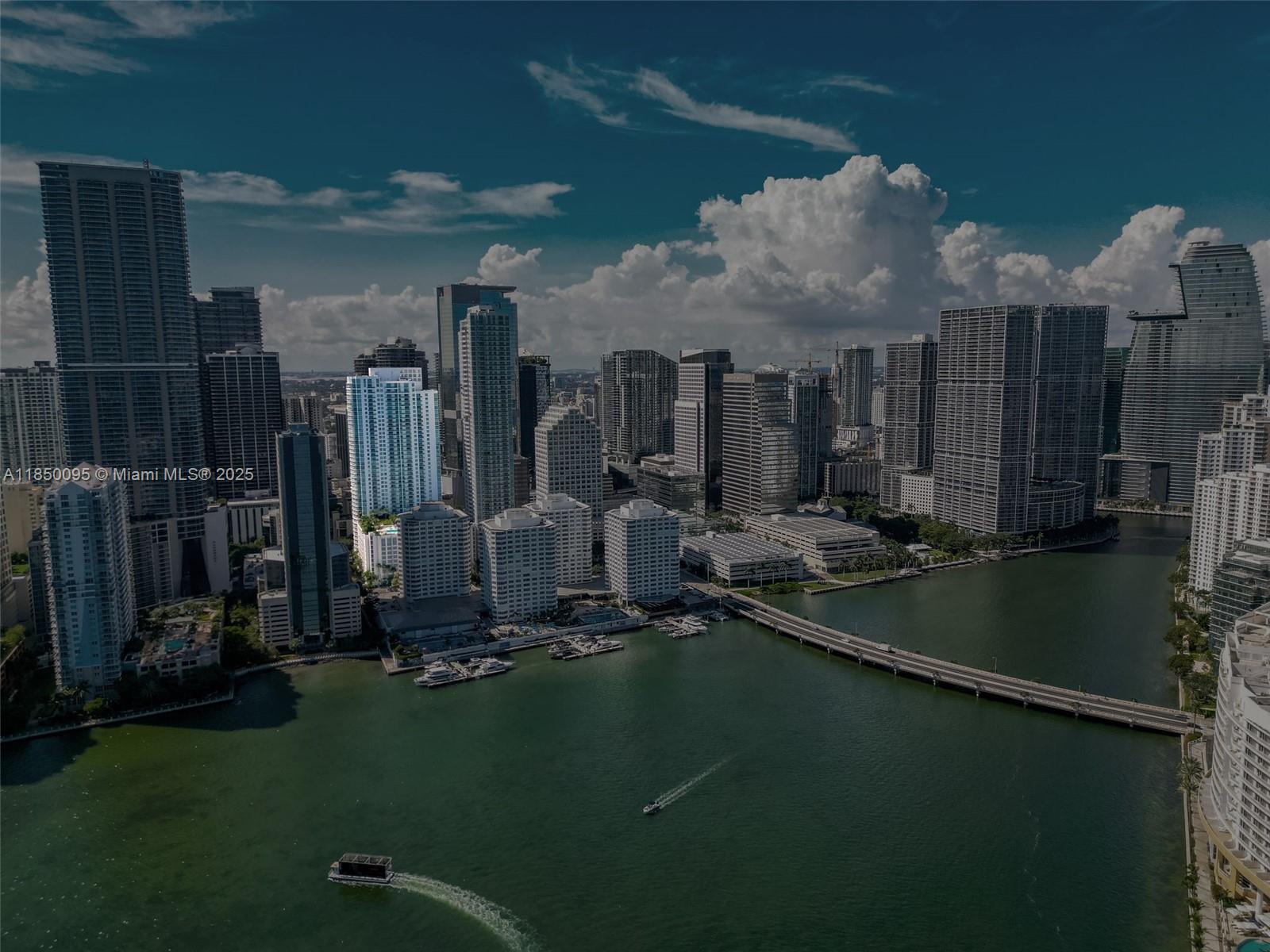 951 Brickell Ave # 4002