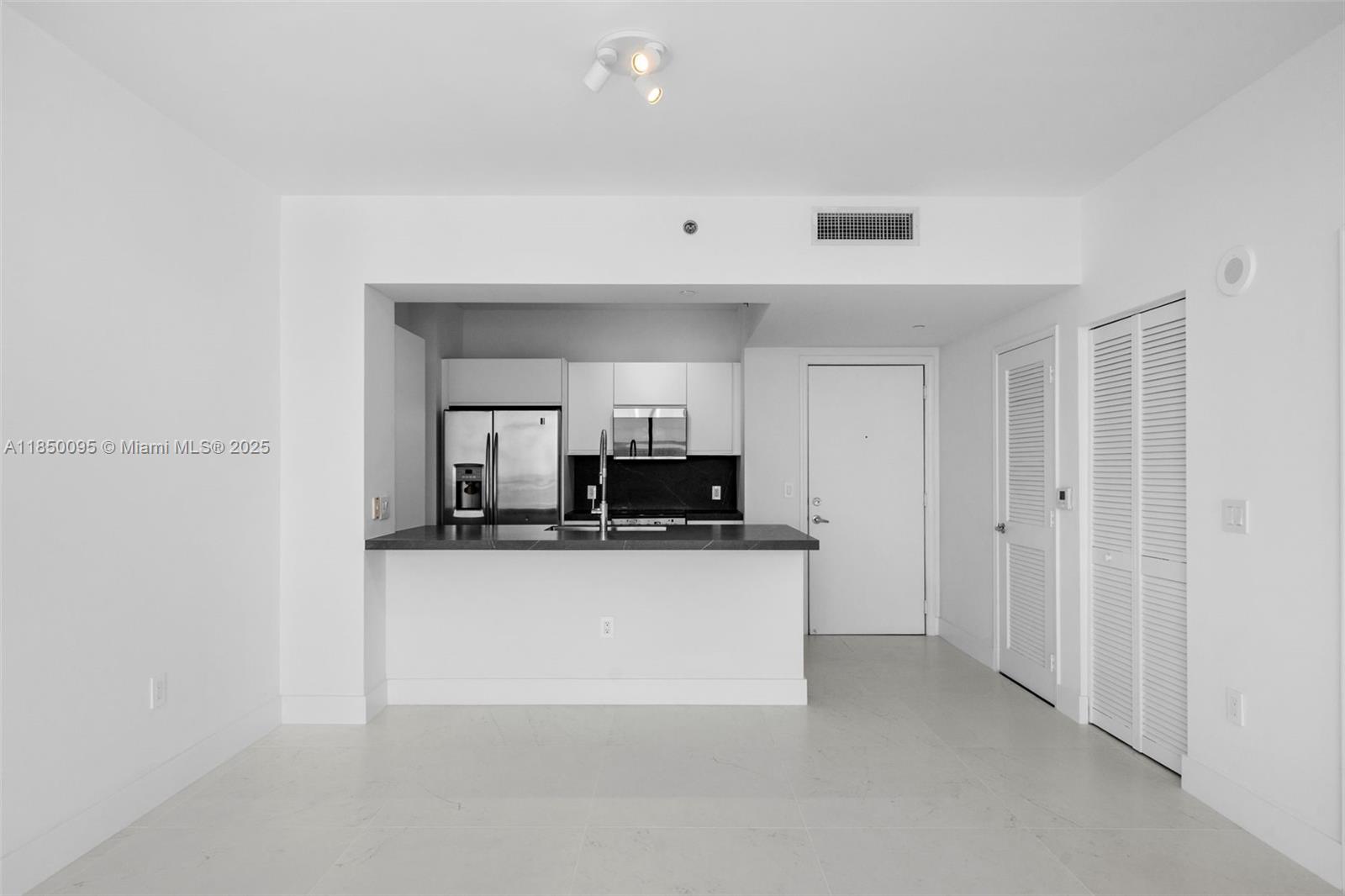 951 Brickell Ave # 4002