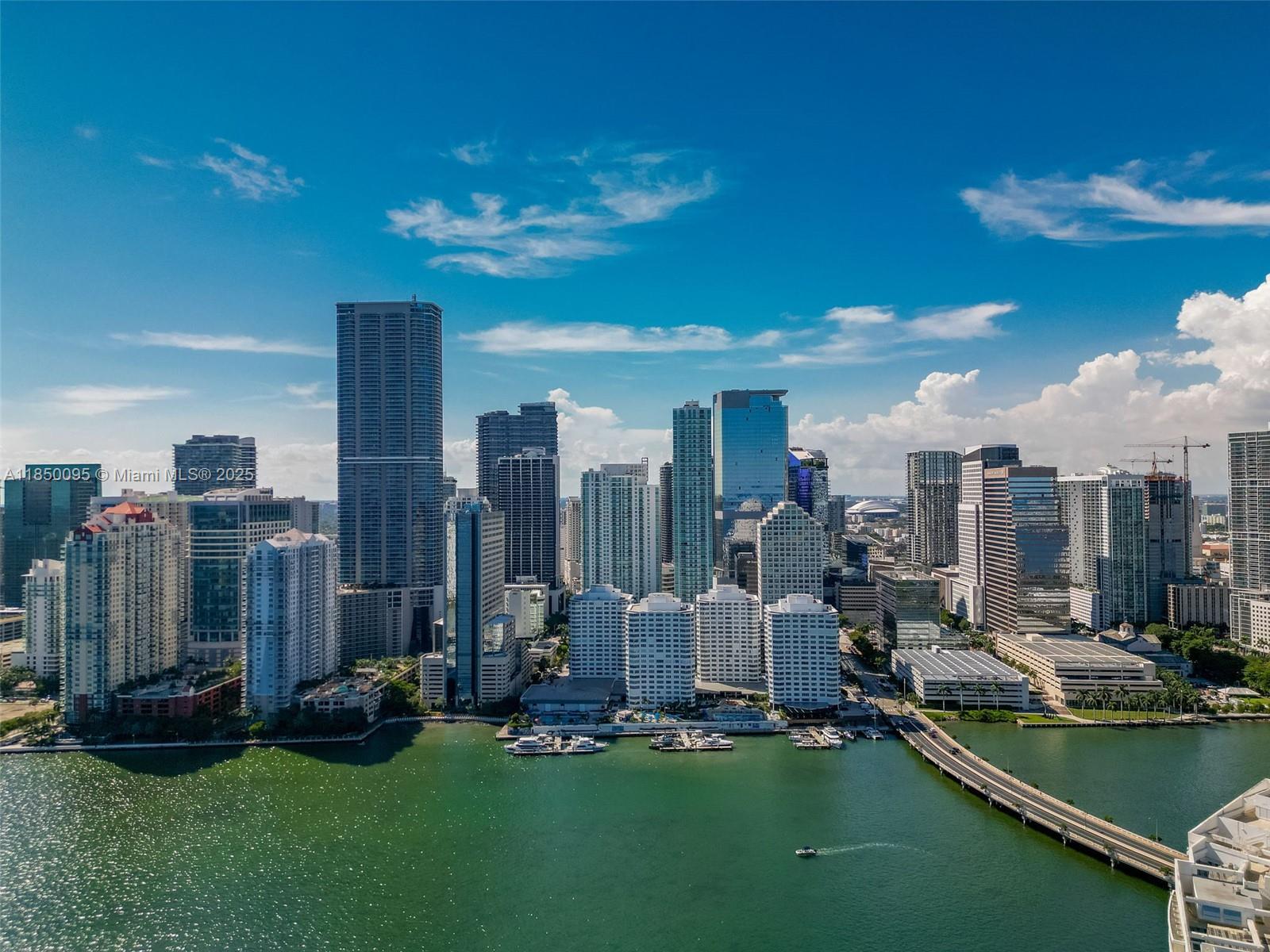 951 Brickell Ave # 4002