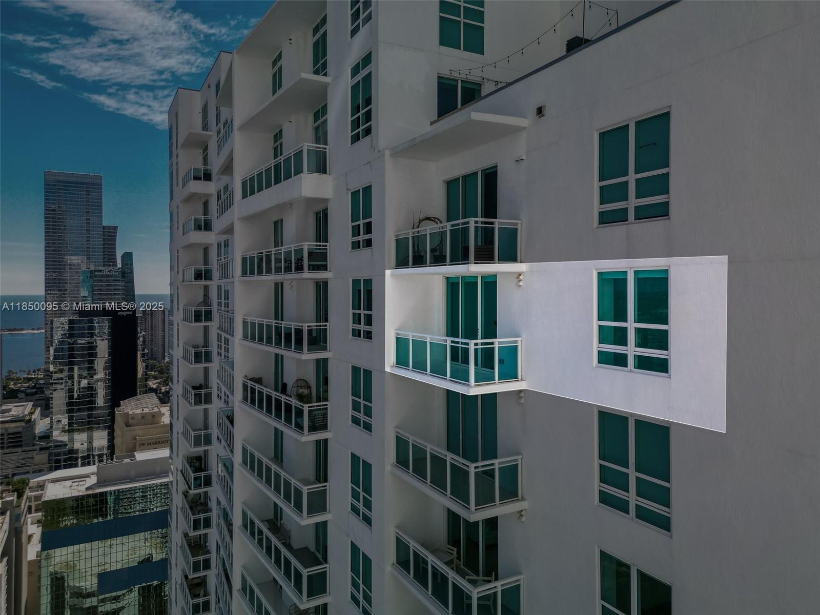 951 Brickell Ave # 4002