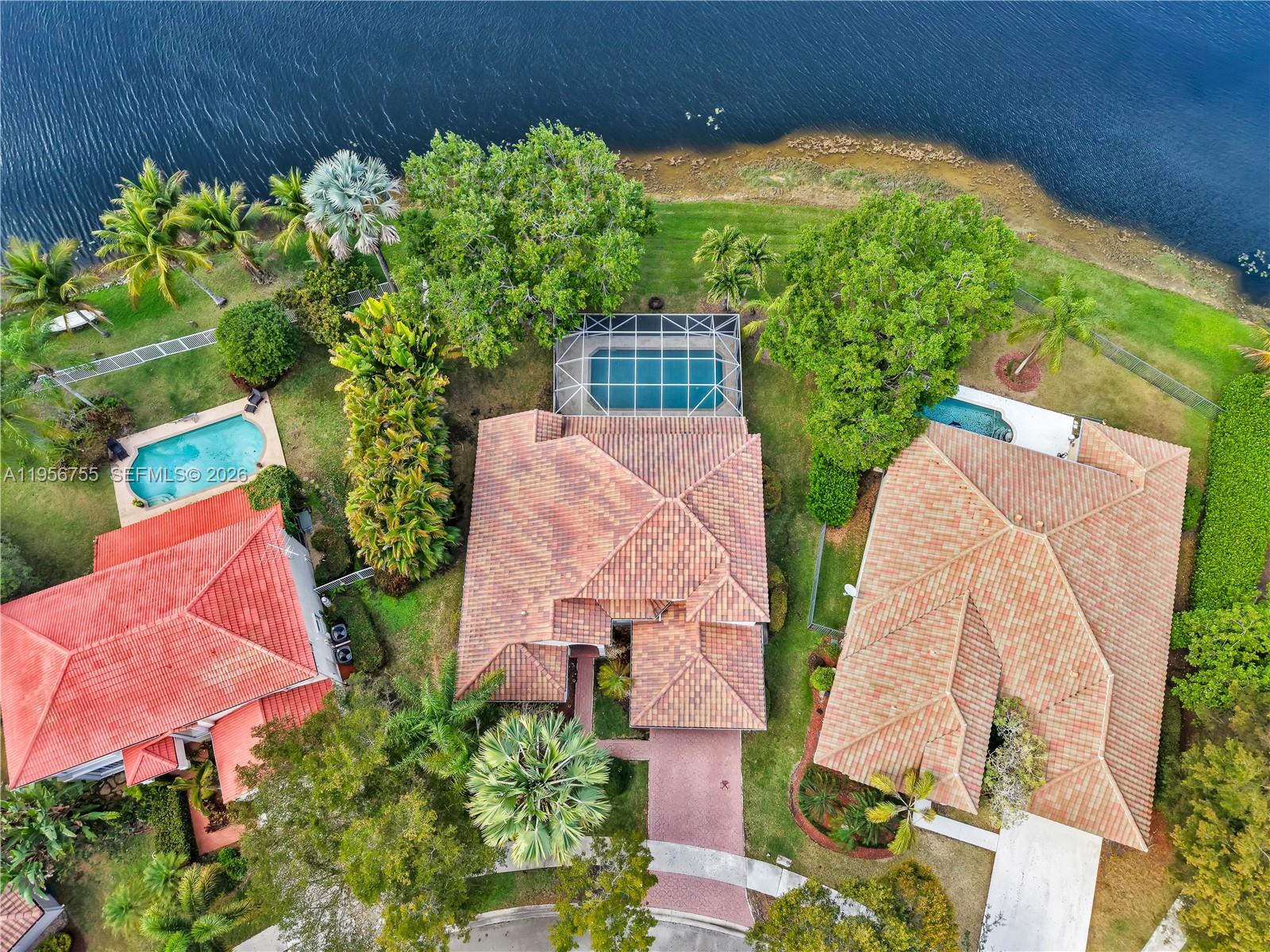 637 Lake Blvd