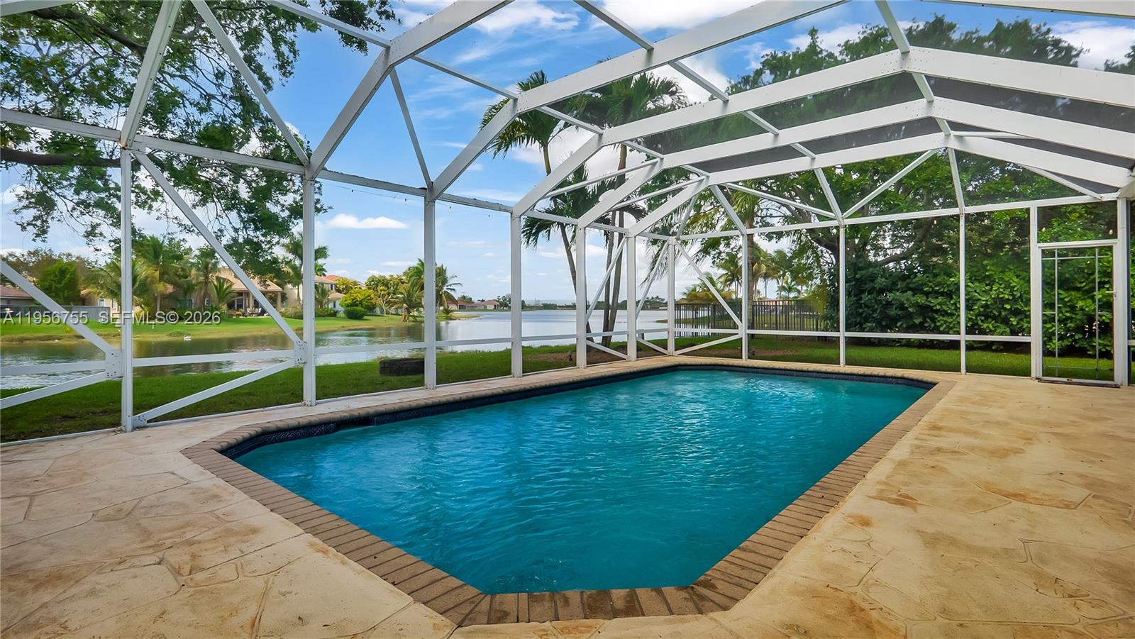 637 Lake Blvd