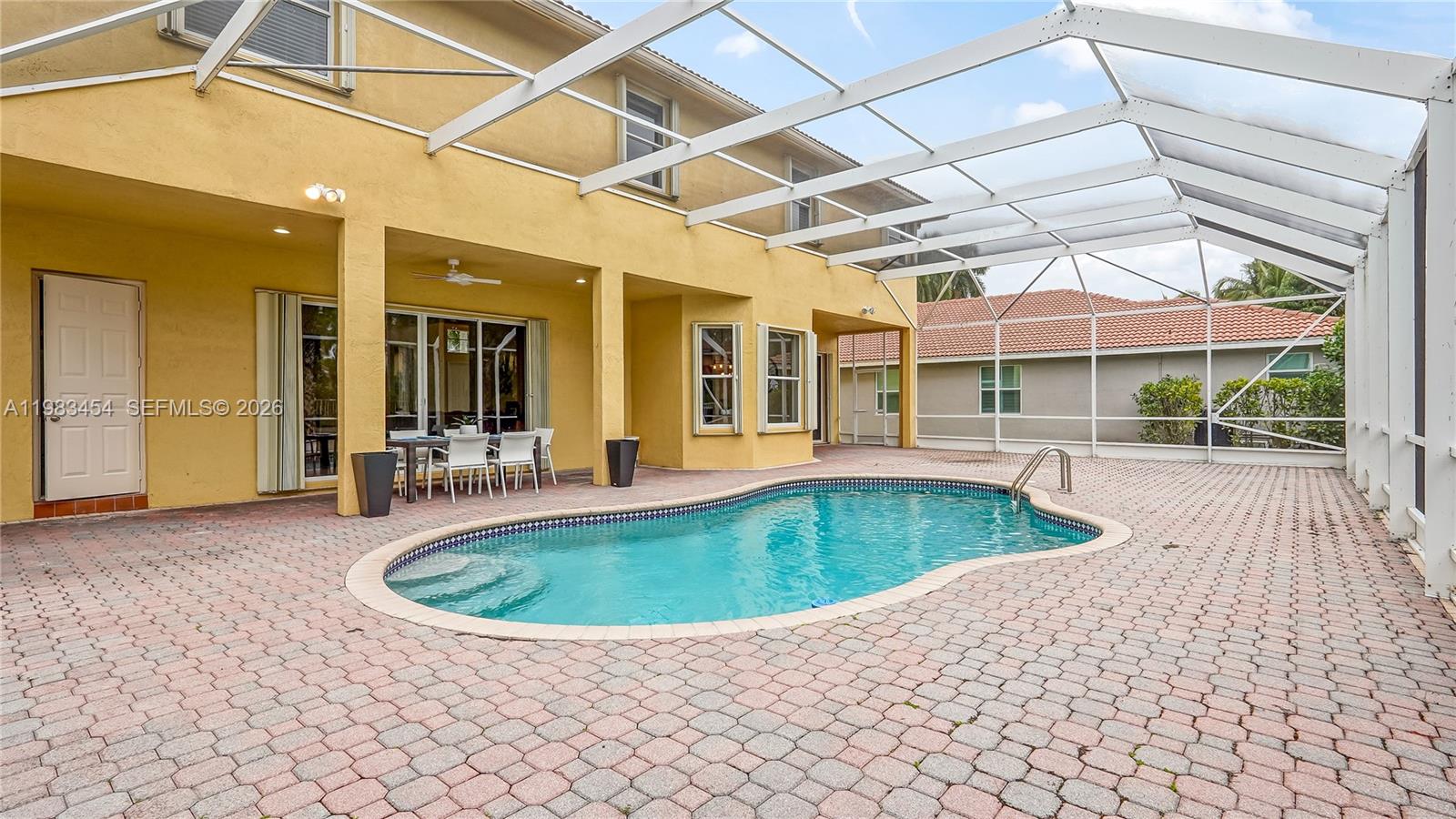 1646 Victoria Pointe Ln