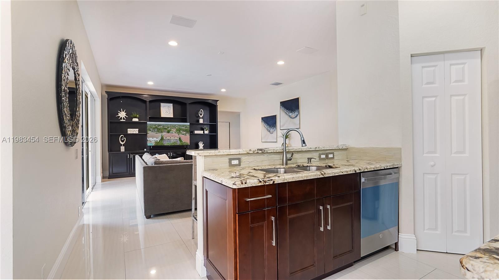 1646 Victoria Pointe Ln