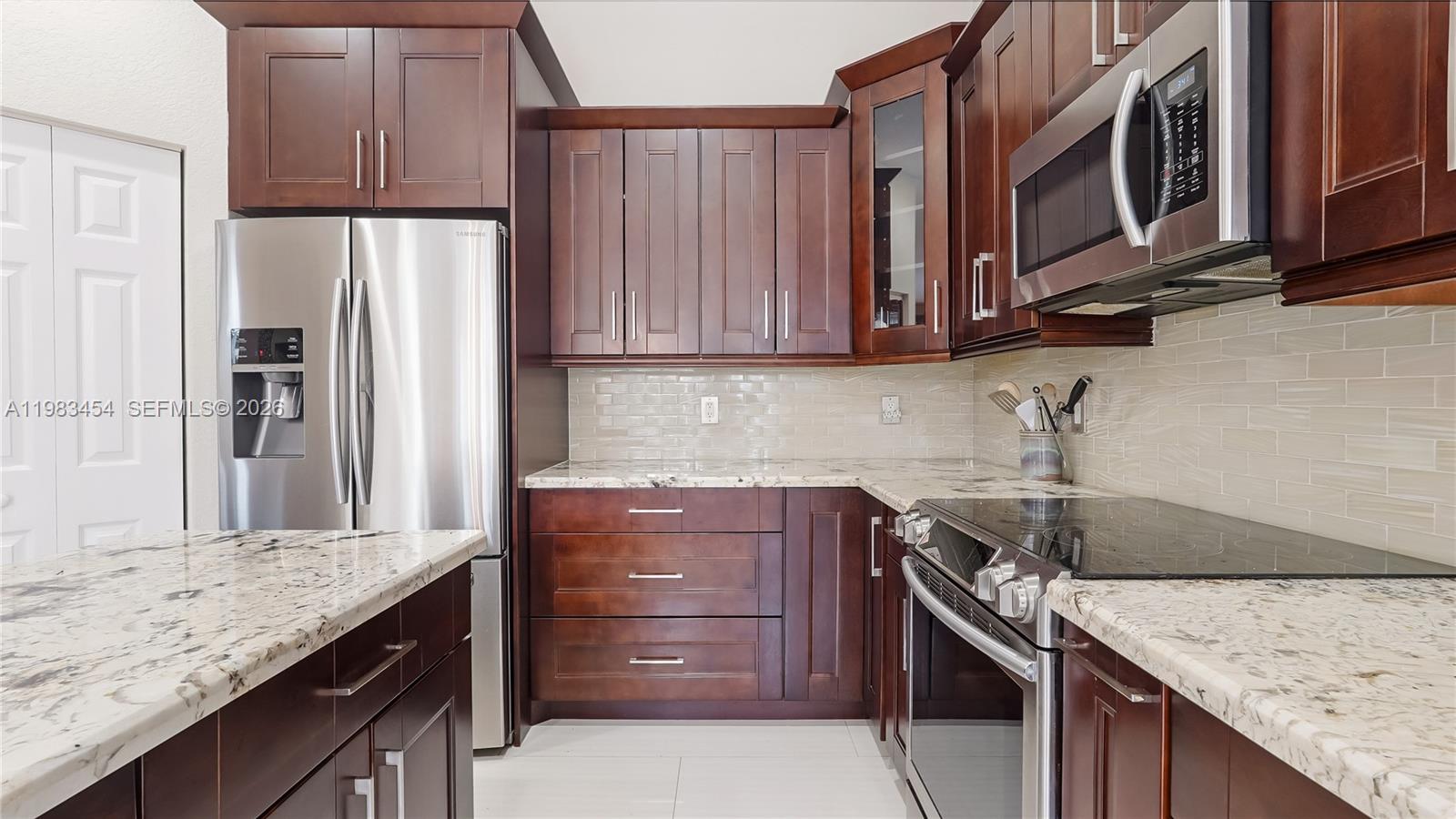 1646 Victoria Pointe Ln