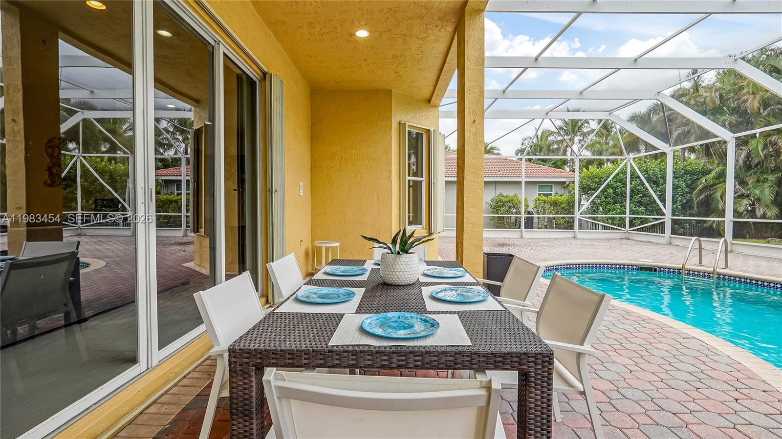 1646 Victoria Pointe Ln