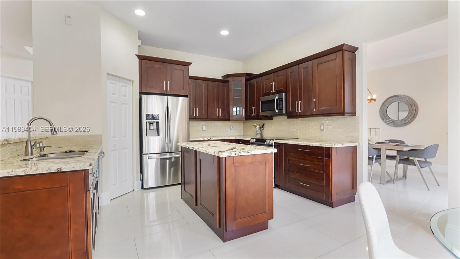 1646 Victoria Pointe Ln